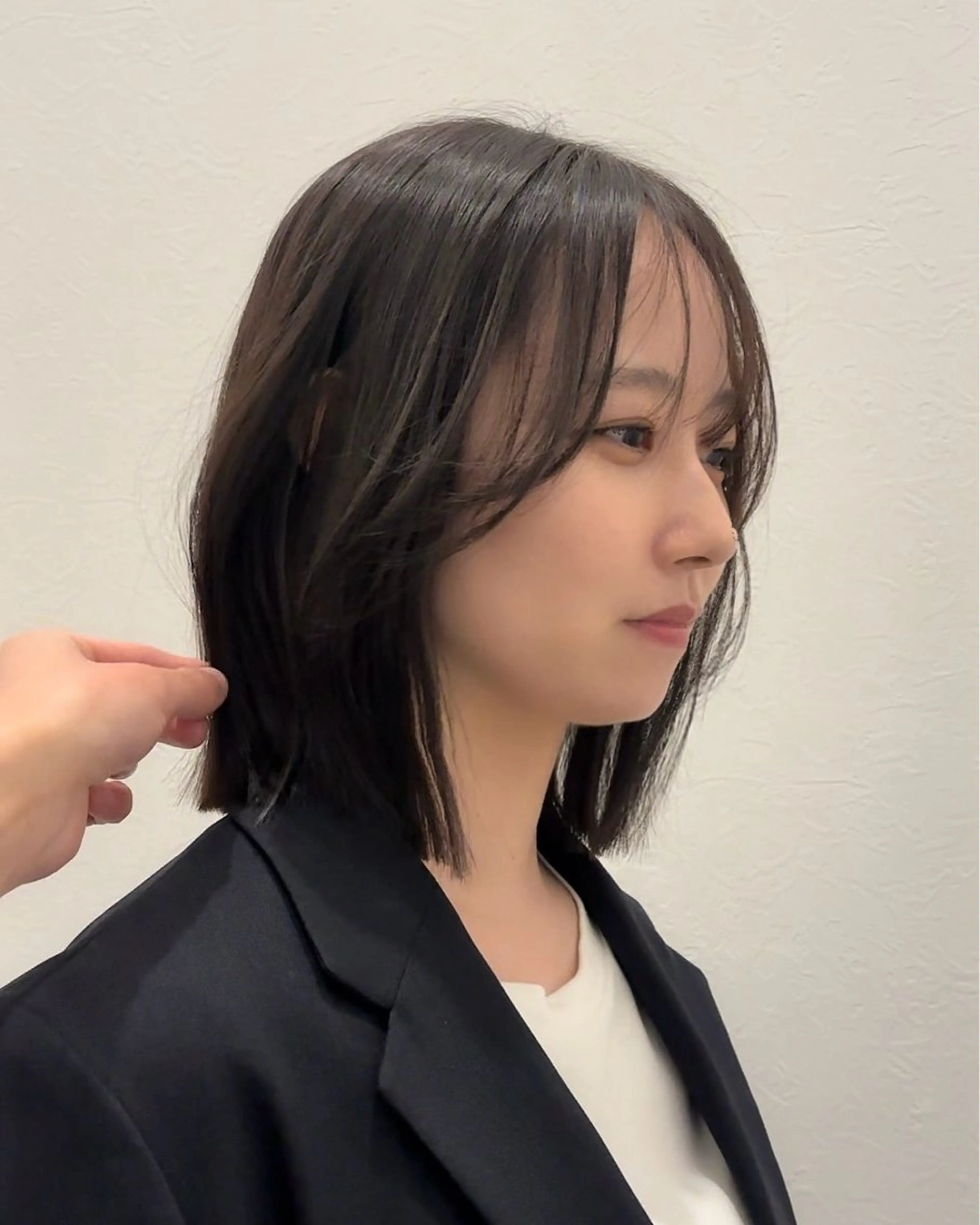 ショート カラー パーマ ヘアアレンジ メンズ 切りっぱなしボブ メンズ韓国風 ボブ くせ毛 髪質改善 切りっぱなしヘアボブ ミディアムヘアRYOのヘアスタイル