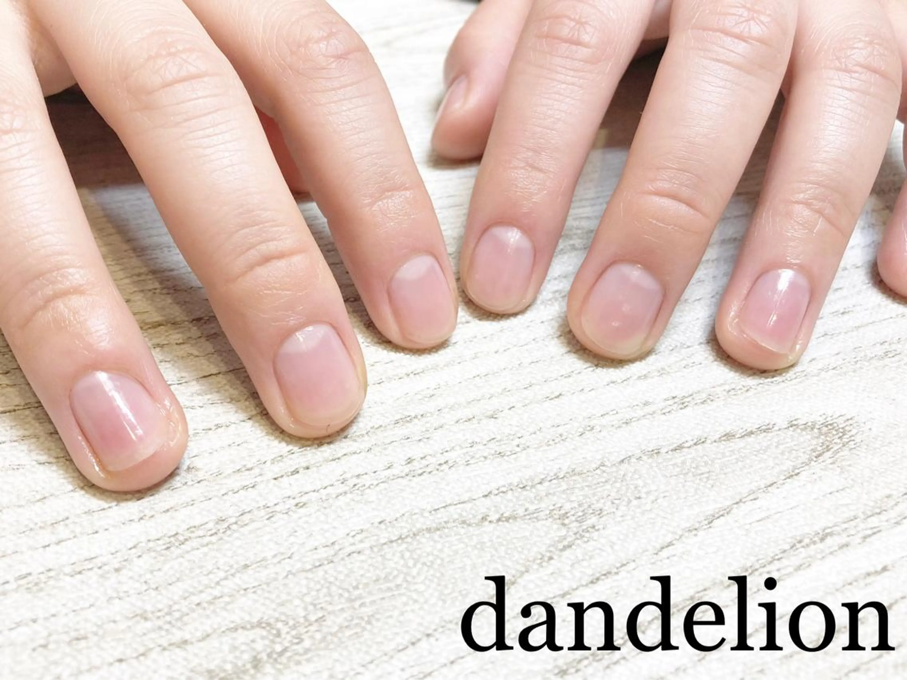 ネイル ハンドケア dandelion ダンデライオンのネイルデザイン