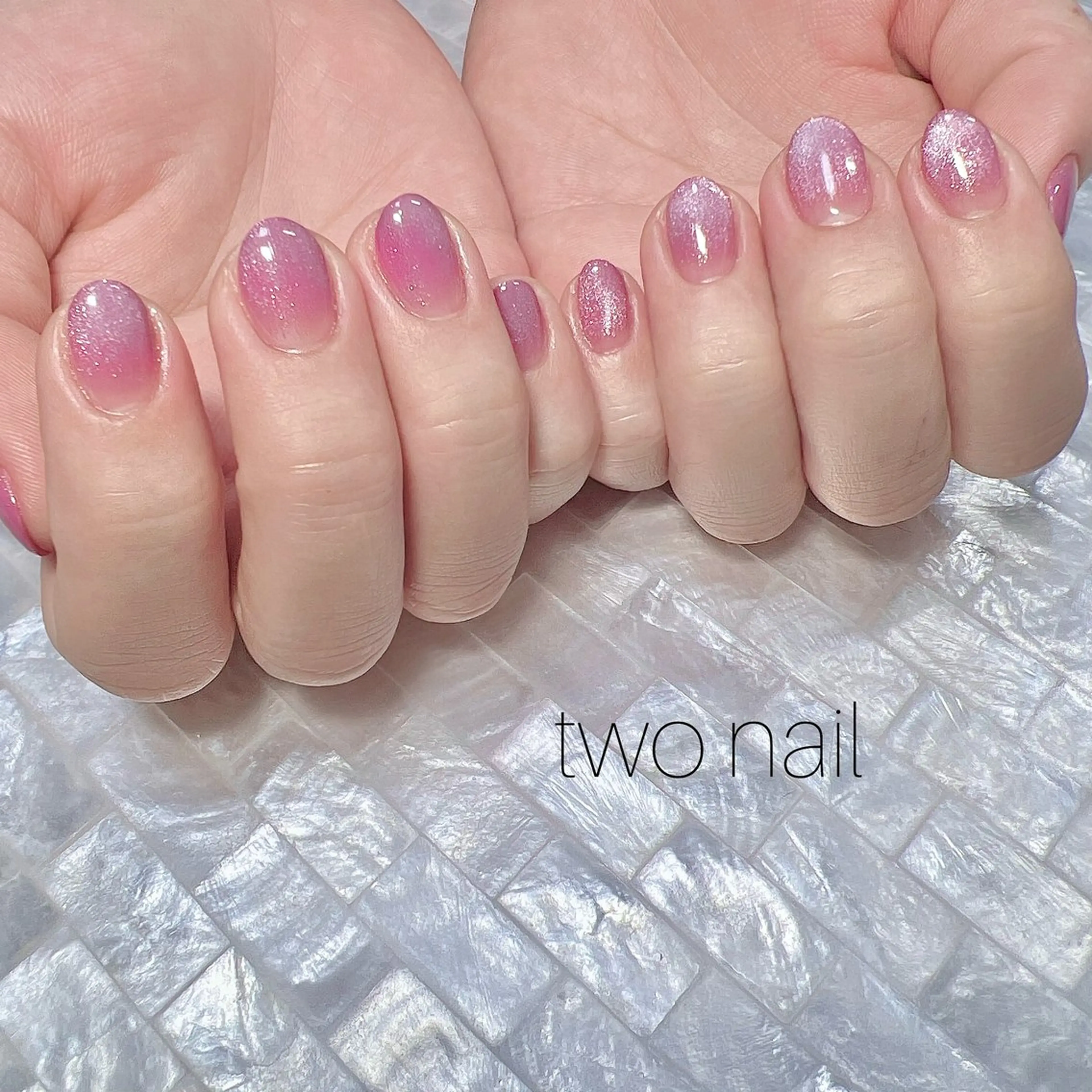 ネイル キラキラネイル マグネットネイル ネイルチップ ホワイト ハンドネイル two nailのネイルデザイン