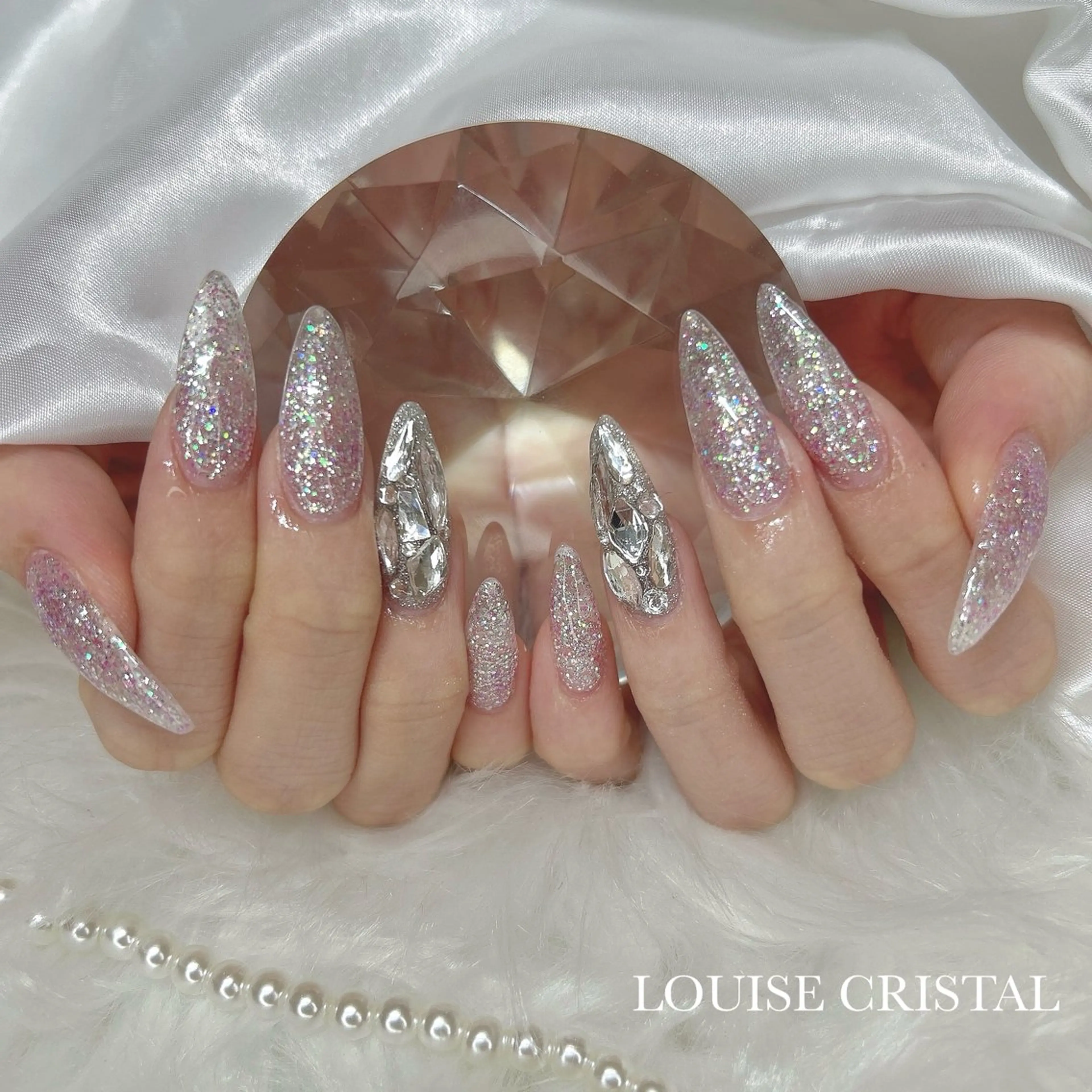 ネイル キラキラネイル ハンドネイル LOUISE CRYSTALのネイルデザイン