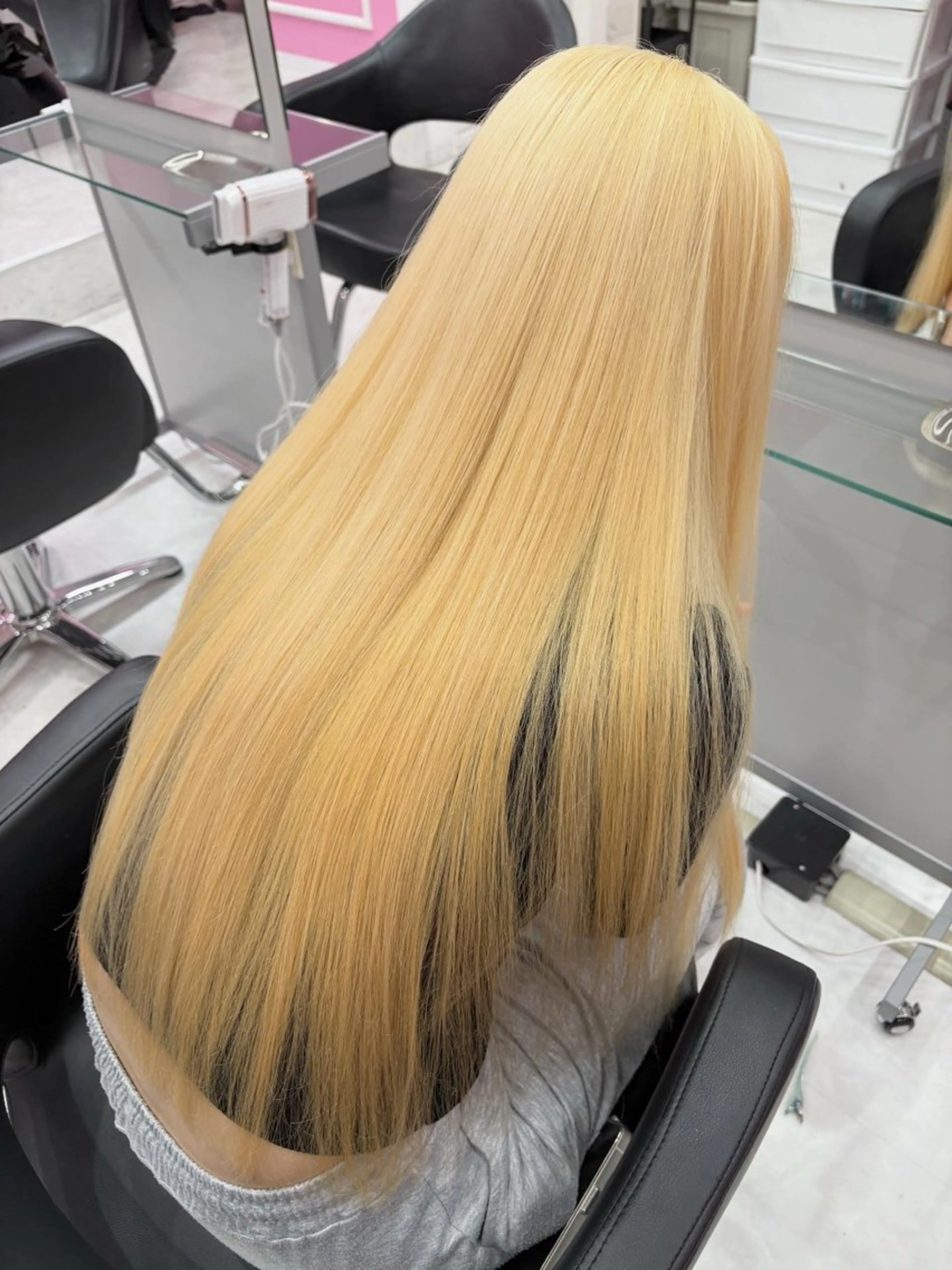 𝐭𝐫𝐢𝐩𝐥𝐞 𝐜𝐨𝐥𝐨𝐫＋𝐭𝐫𝐞𝐚𝐭𝐦𝐞𝐧𝐭（2回ブリーチ込）の写真