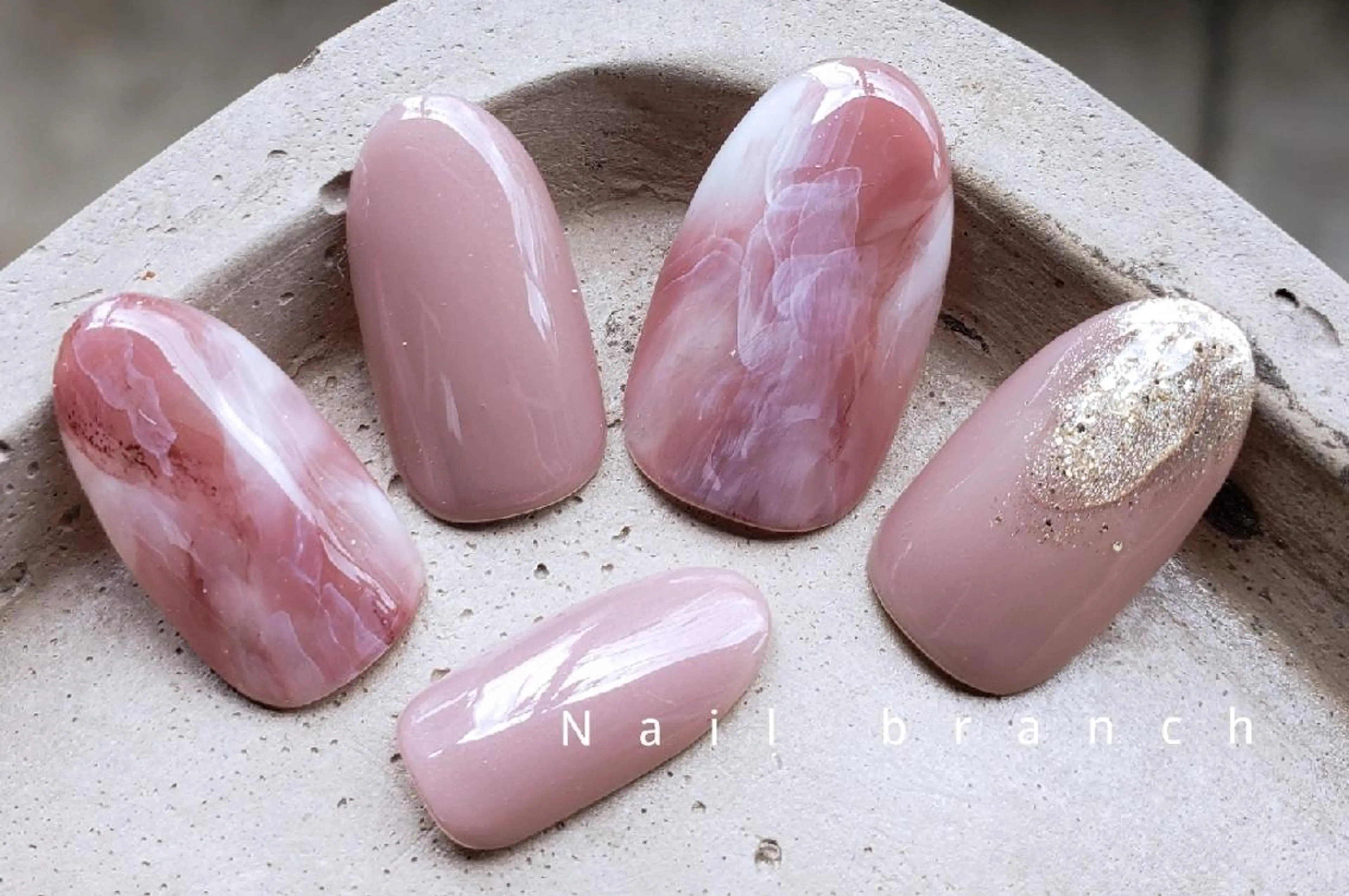 セミロング カラー パーマ ヘアアレンジ ネイル マツエク・マツパ アイブロウ Nail branchのネイルデザイン