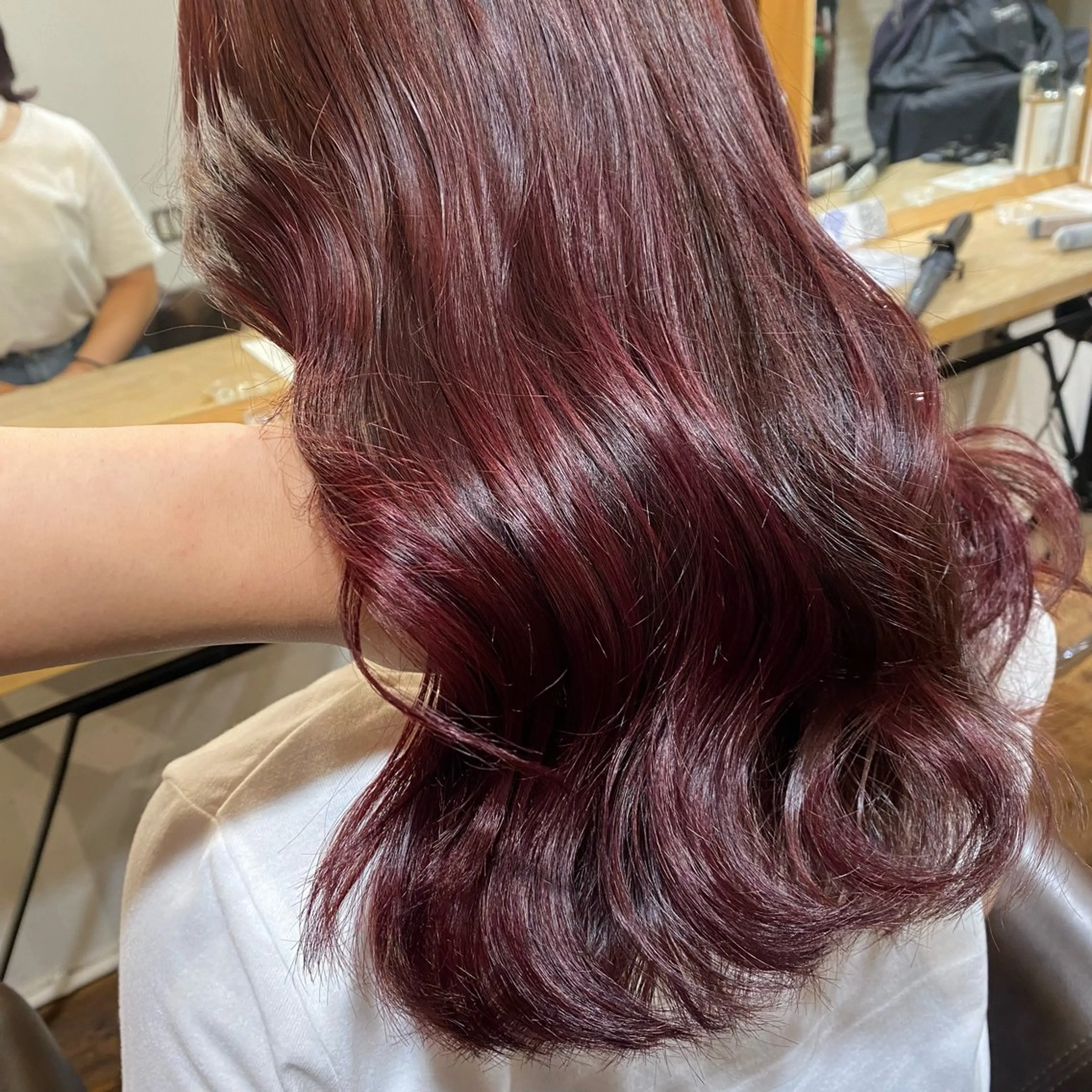 セミロング カラー ブリーチ カシス ブリーチなしカラー レッドカラー ブリーチなし透明感 🕊ワダ　ユイのヘアスタイル