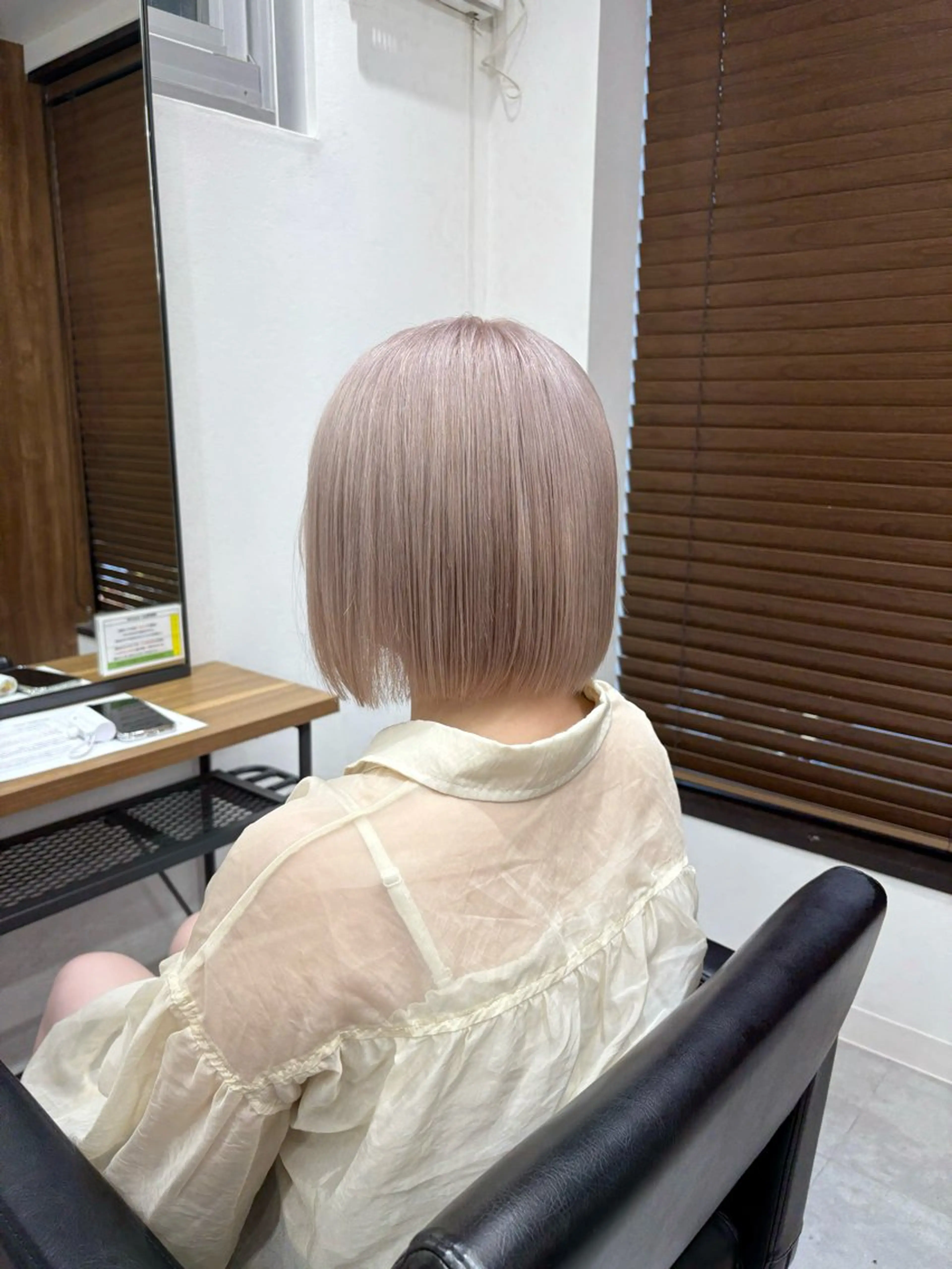 ショート カラー ブリーチ グレージュ ミルクティーグレージュ カット ヘアカラー ENA💗NEXT /ハイトーンエクステのヘアスタイル