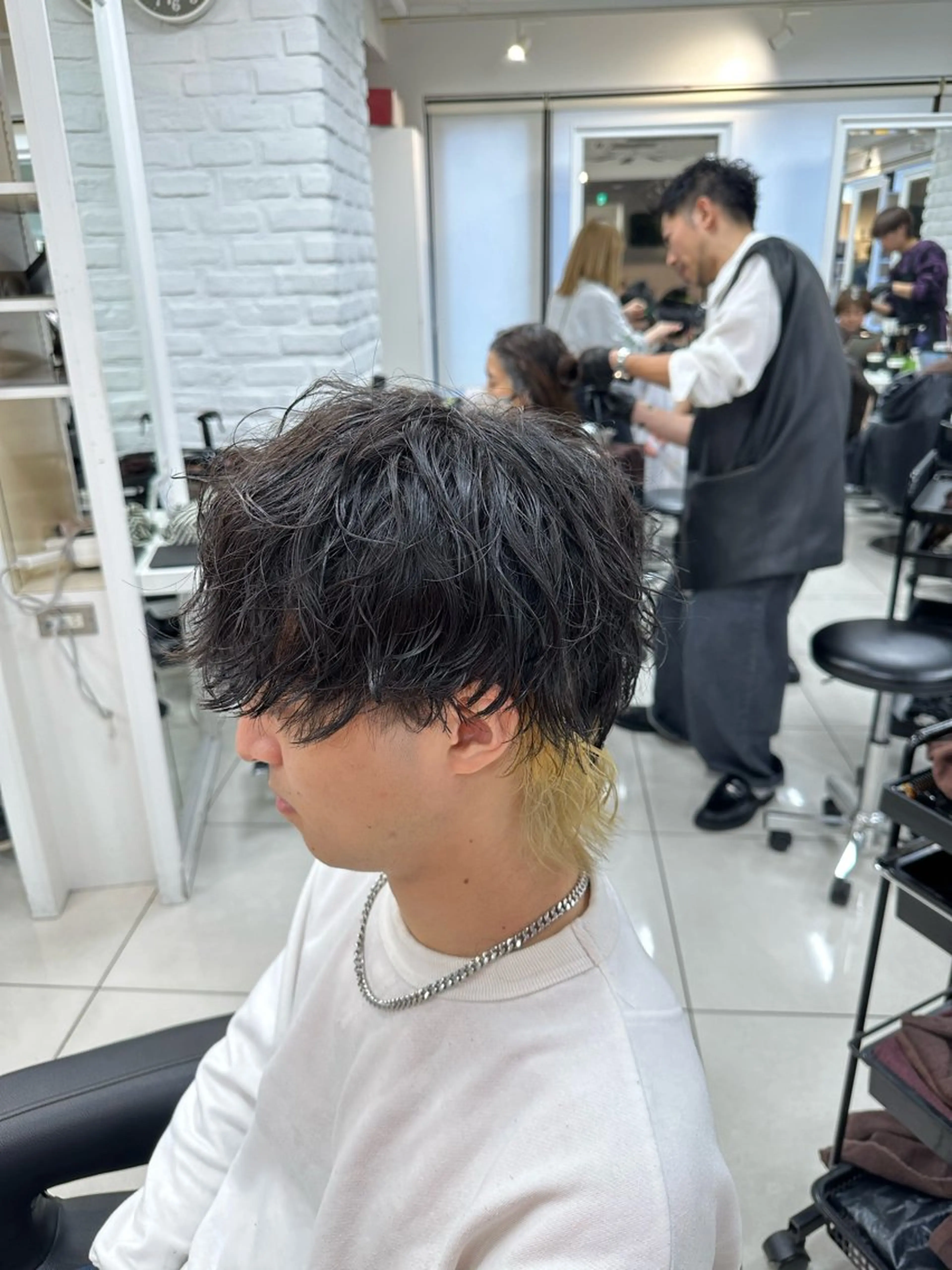 ショート カラー パーマ メンズ メンズウルフカット ウルフカット カット ヘアカラー パーマ フェザーパーマ職人 🪶ryosukeのヘアスタイル