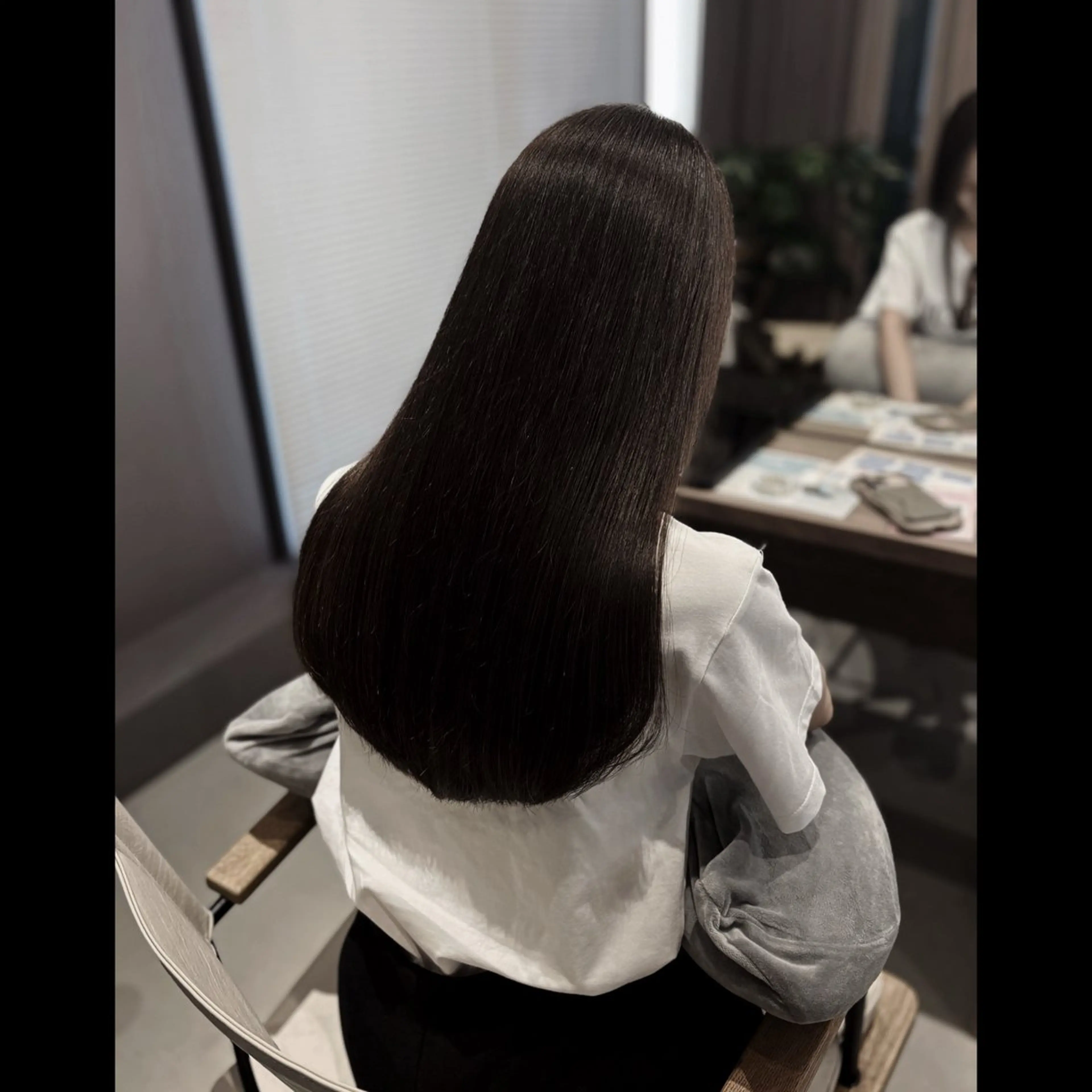 ロング トリートメント 彩名/透明感カラー/ レイヤーカットのヘアスタイル