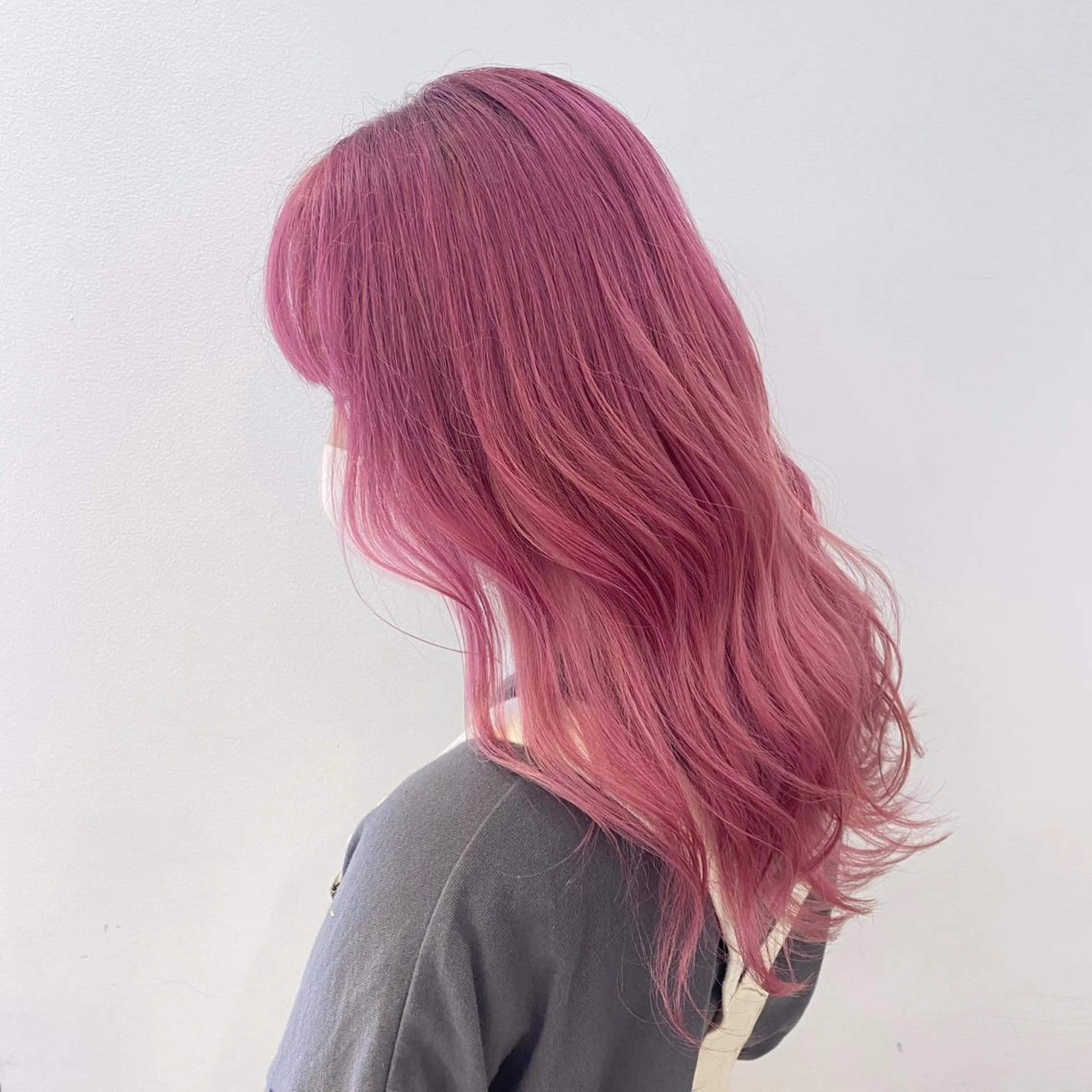 ロング カラー 渡邊 唯のヘアスタイル