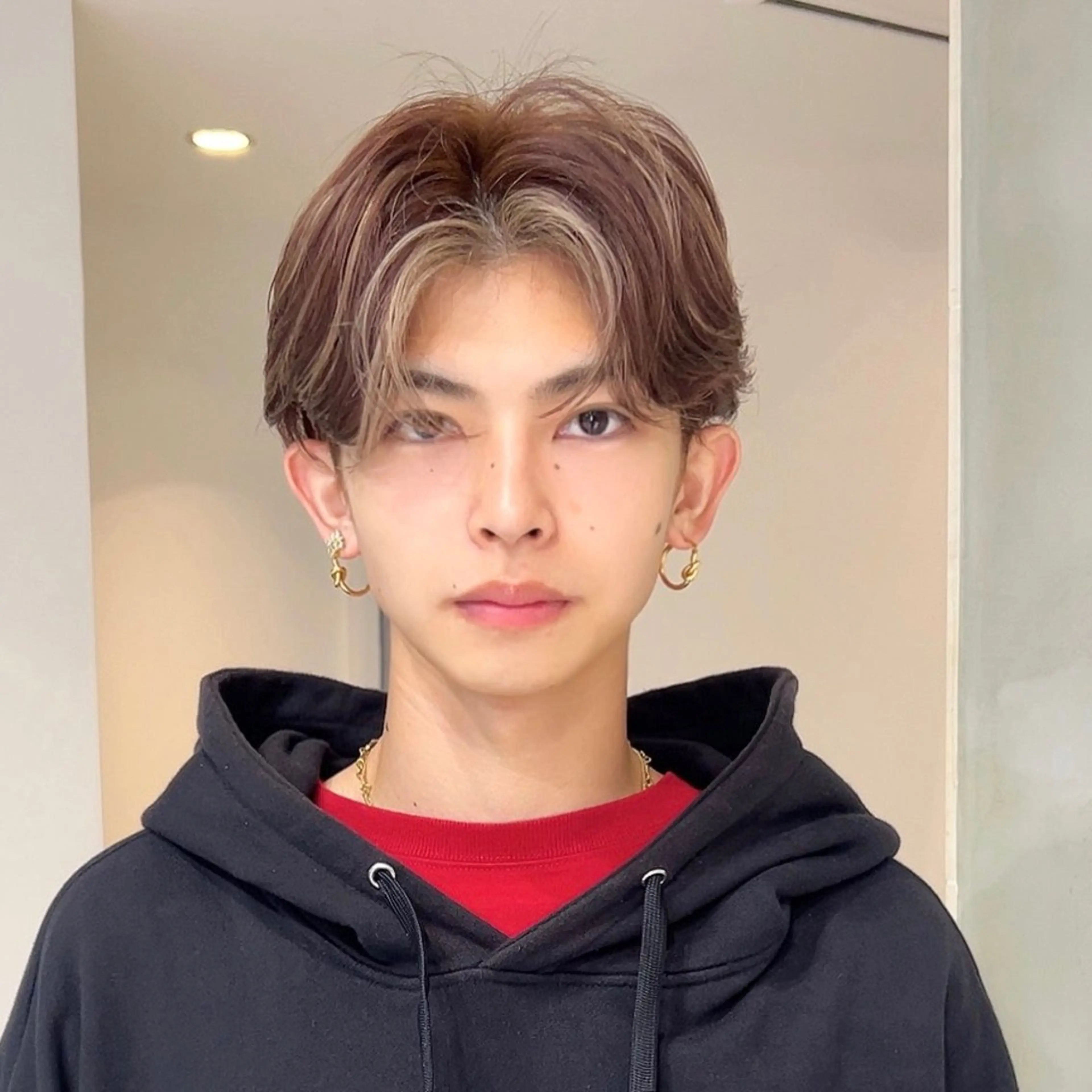 ミディアム カラー メンズ 岡田大志🇰🇷 中/韓メンズヘアのヘアスタイル