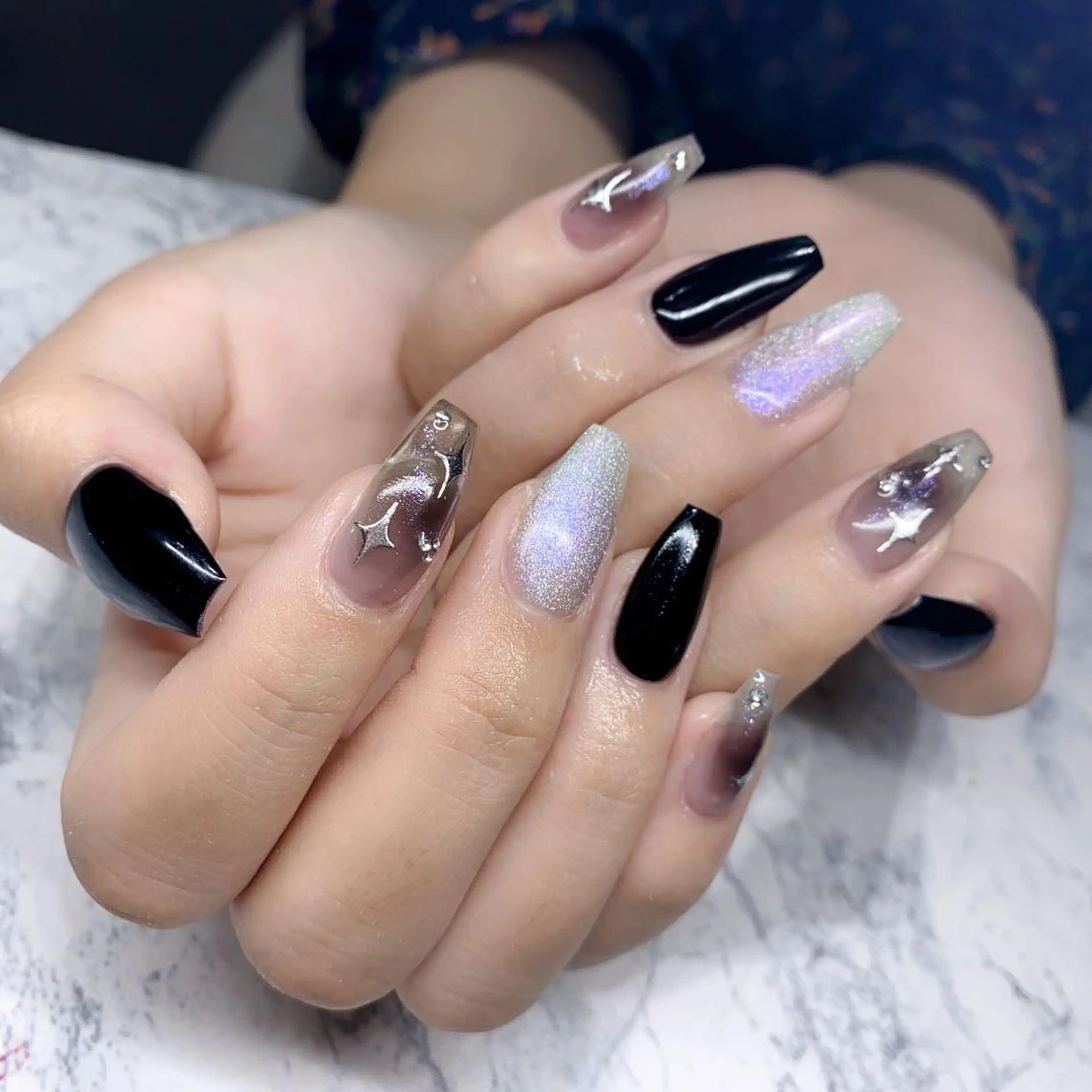 ネイル 長さ出し ネイルチップ Queen‘s なんのネイルデザイン