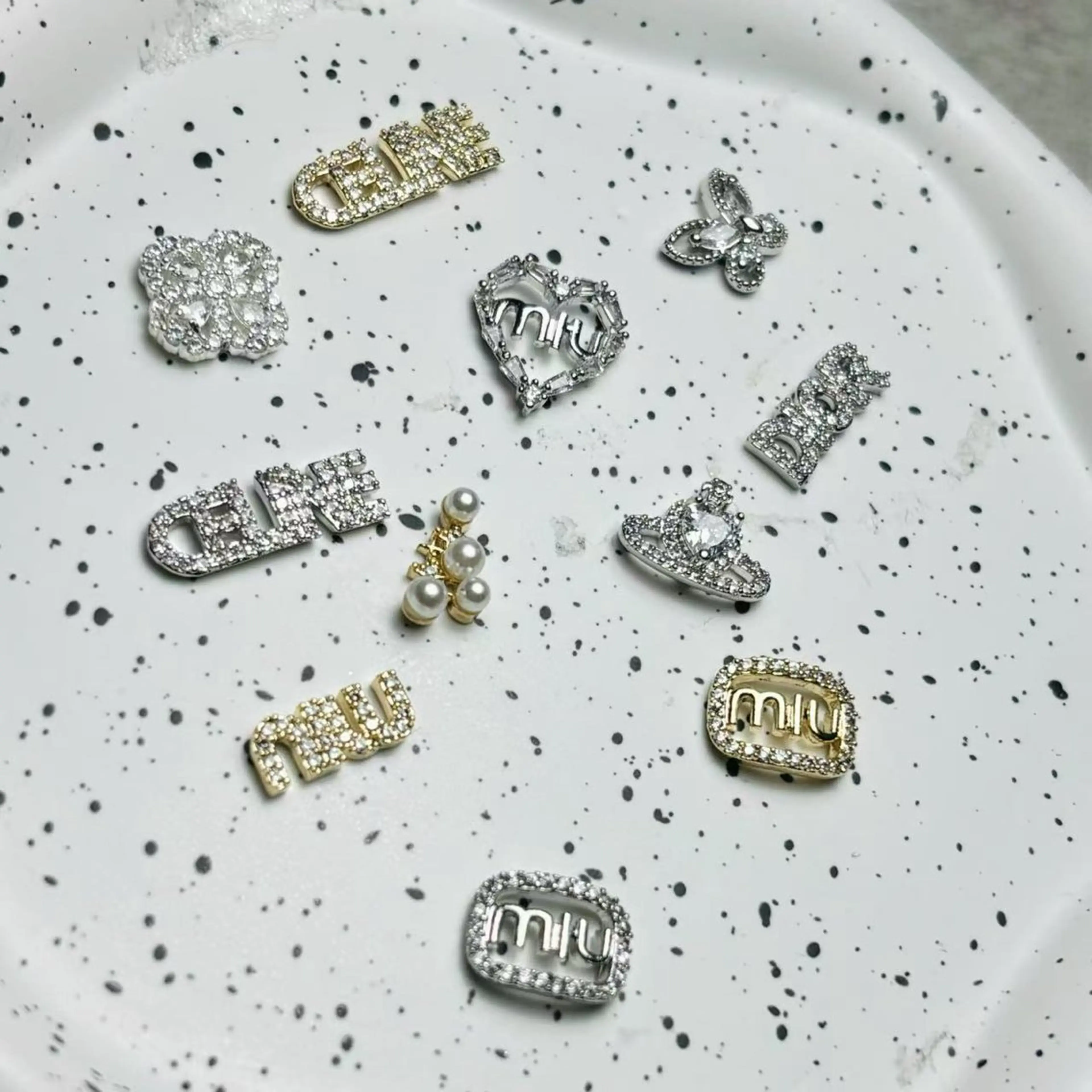 ネイル キラキラネイル Snow ユユのネイルデザイン