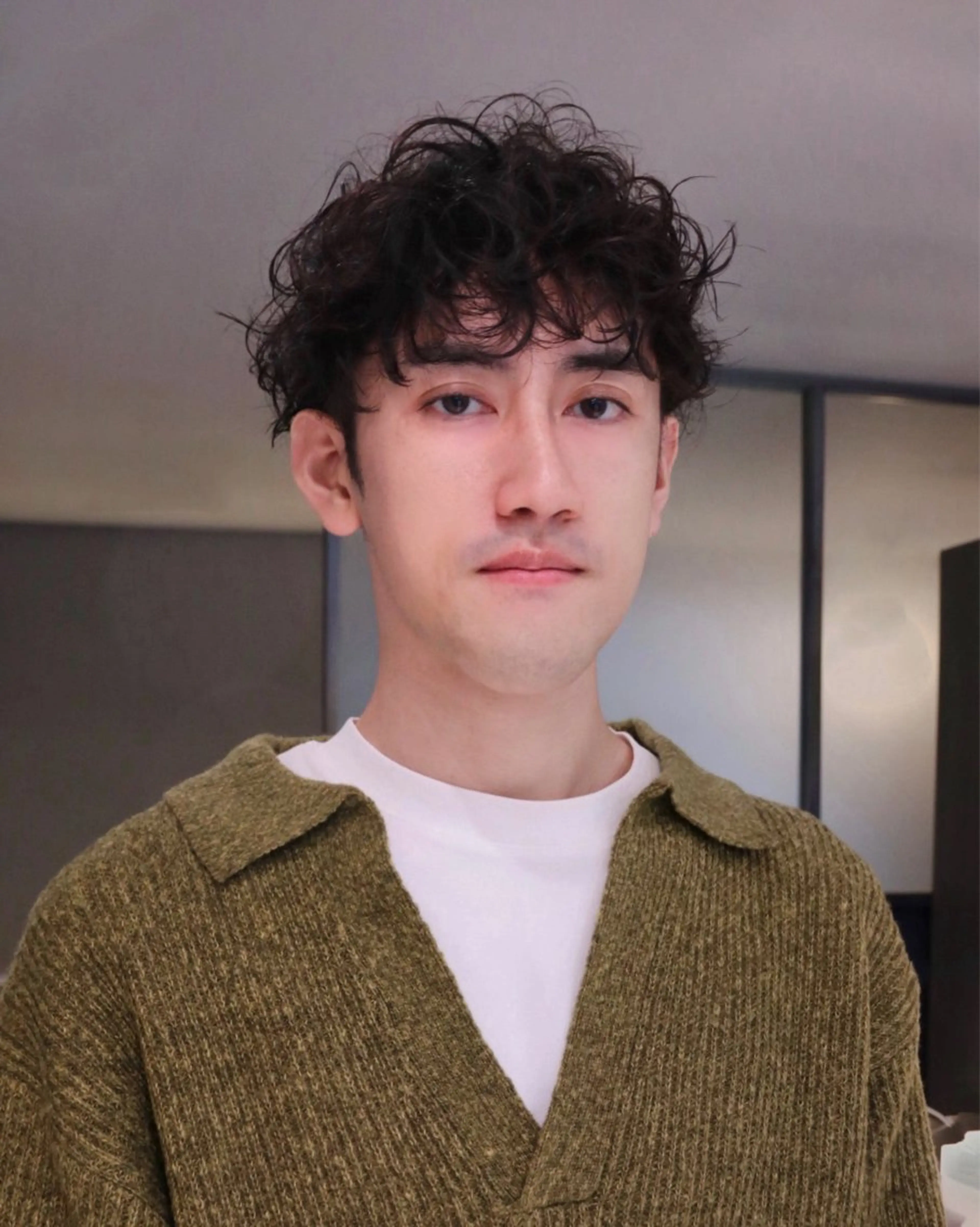 パーマ メンズ メンズパーマ スパイラルパーマ カット パーマ Qin shaire salon 原宿verno店所属・【センターパート】 ETO／江藤翼の眉毛・アイブロウイメージ