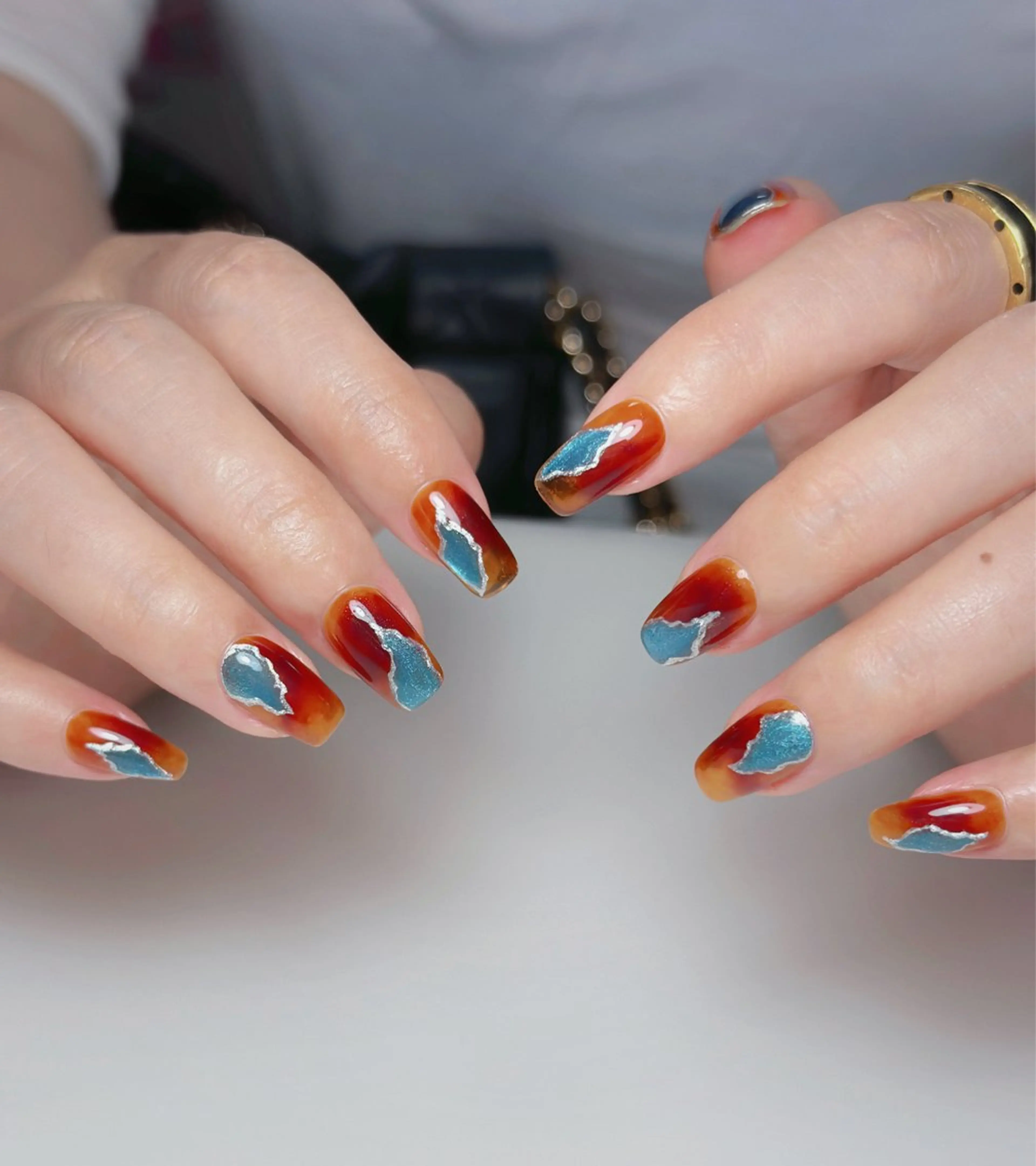 ネイル オーロラネイル 長さ出し フットネイル 韓国ネイル ラメ(グリッター) ハンドネイル 👍thumbs up nail👍のネイルデザイン