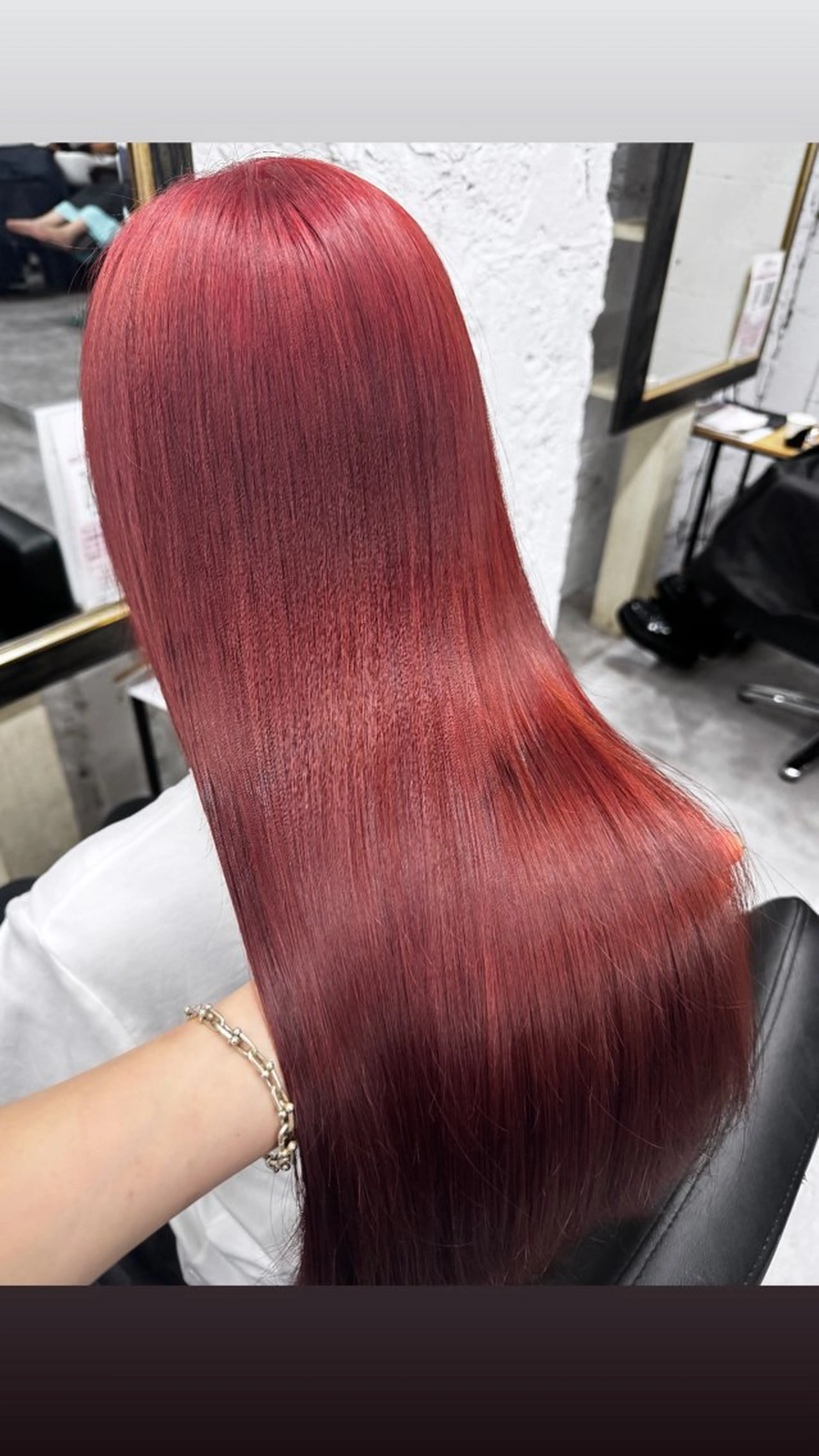 ロング 瀧優華白髪ぼかし 大人レイヤー🩵のヘアスタイル