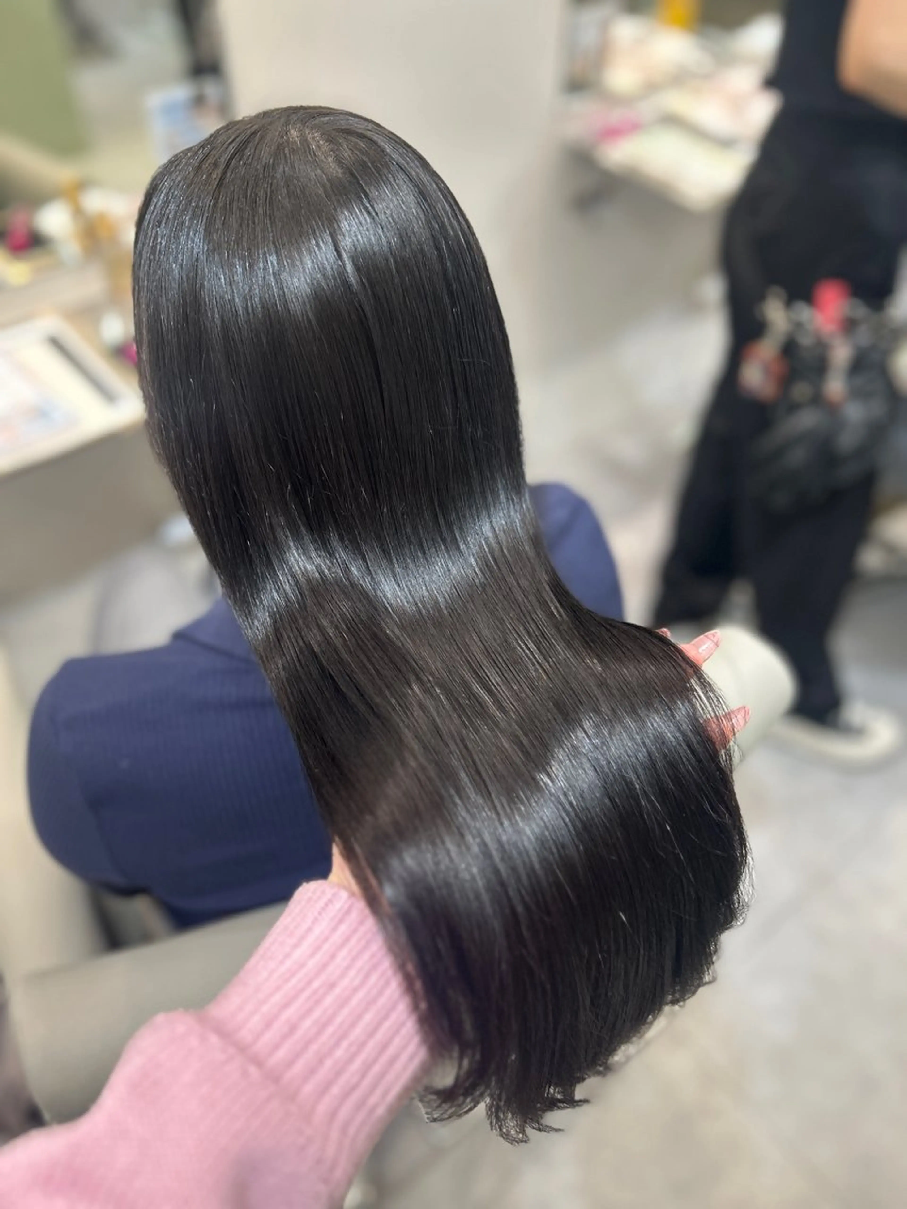 【💧広がり・湿気対策🌬️】髪質改善ストレート〈縮毛orコスメストレート〉+タンパク質補修ケアトリートメント付き🤍の写真