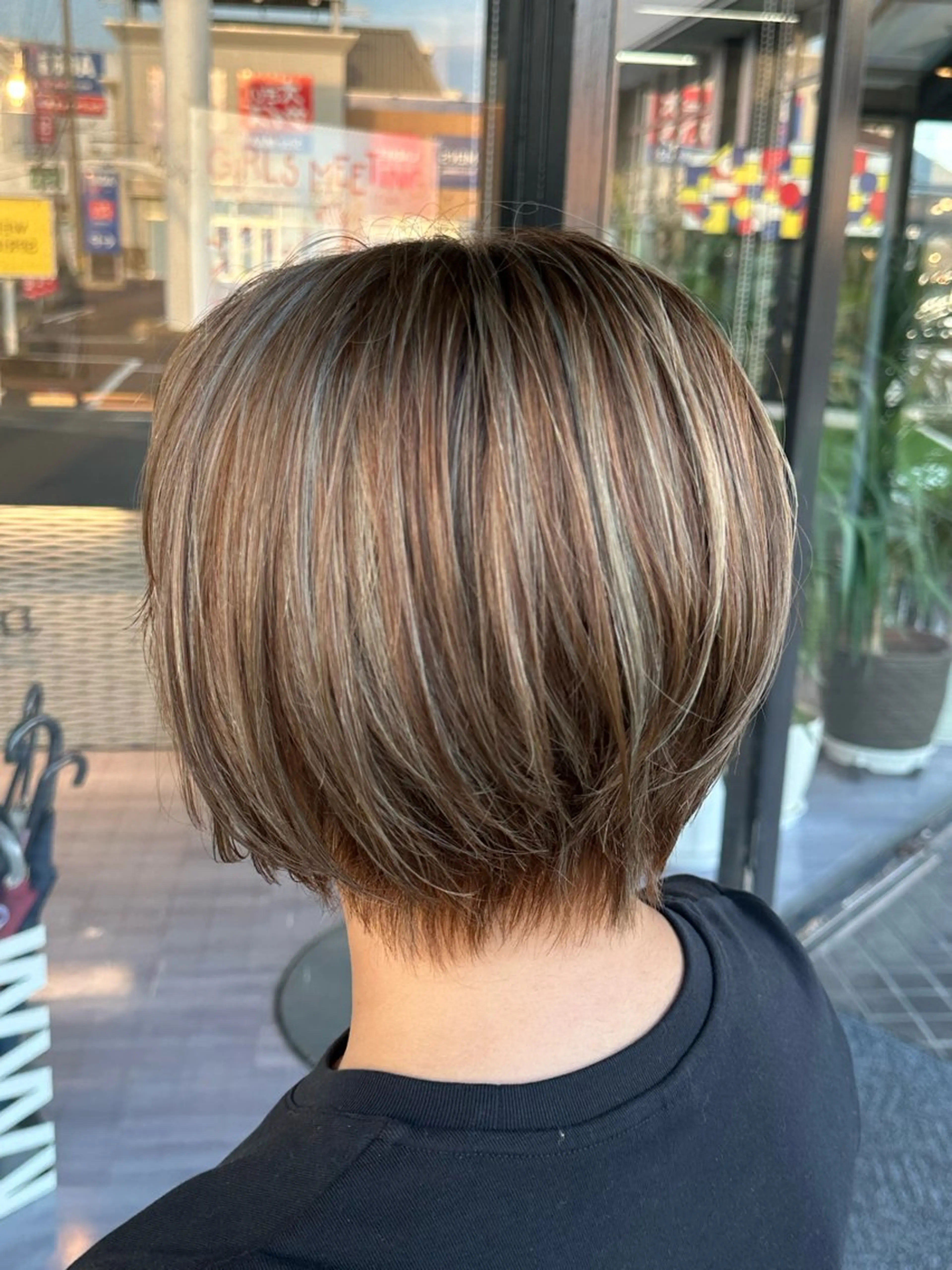 ショート カラー グレージュ ハイライトカラー ハイライト arika オケシ　リョウダイのヘアスタイル