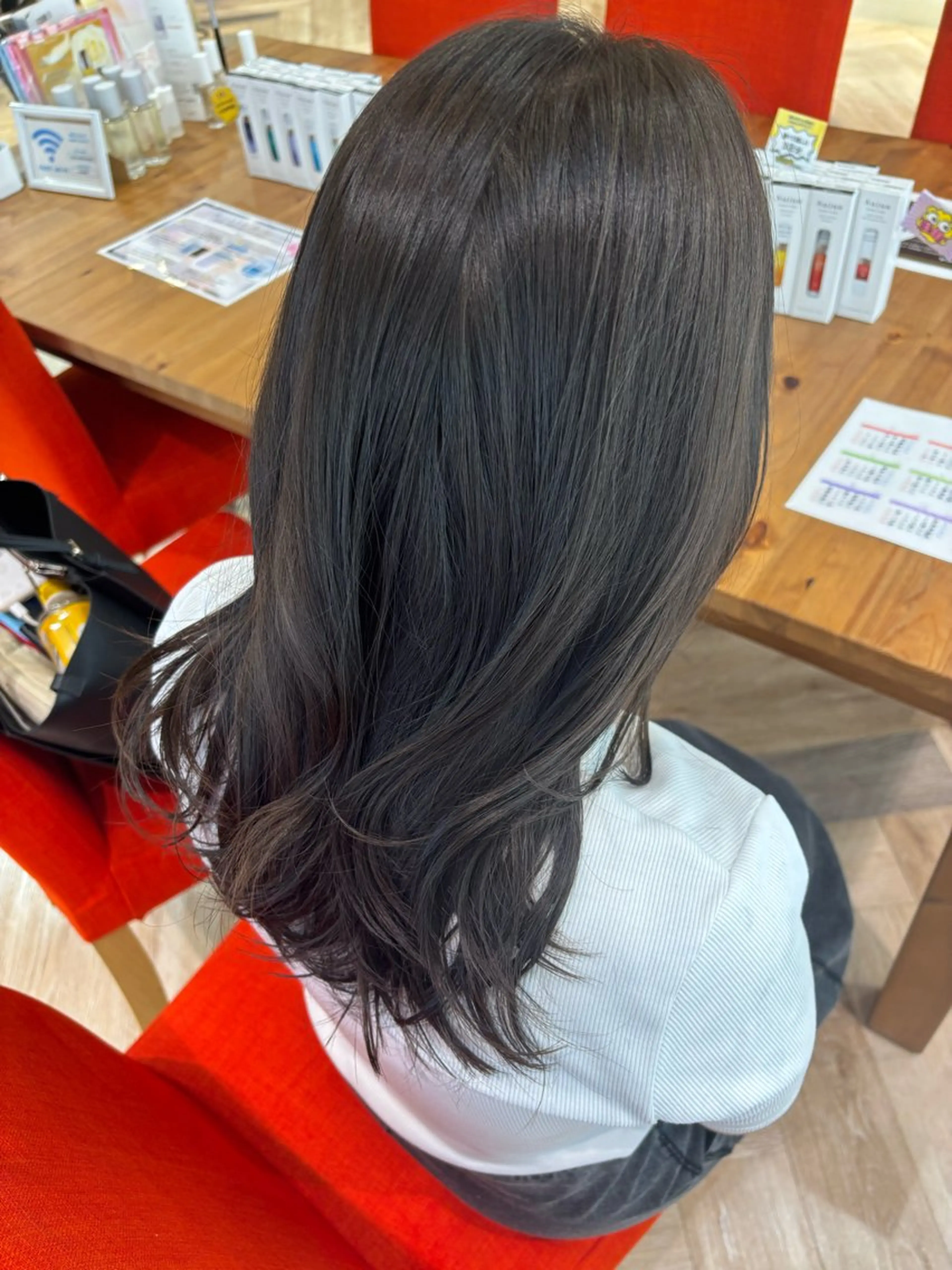 ミディアム カラー 透明感カラー グレージュ オリーブグレージュ オリーブグレー カット ヘアカラー ゆい/パーマ/レイヤ ー/似合わせカラーのヘアスタイル