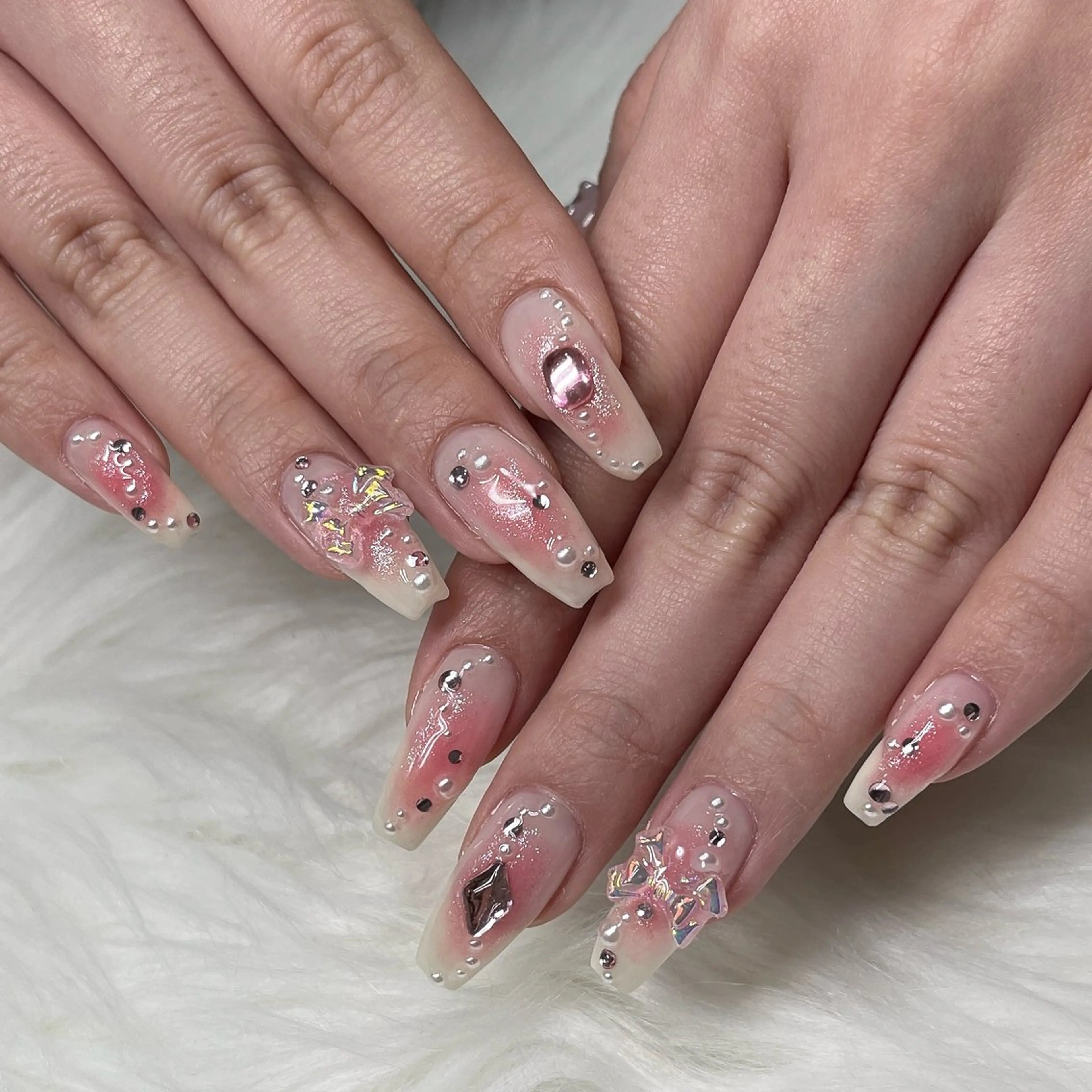 ネイル アートネイル キラキラネイル 韓国ネイル ラメ(グリッター) ロングネイル ハンドネイル 🐕🦺Yappy 💗A-tanのネイルデザイン