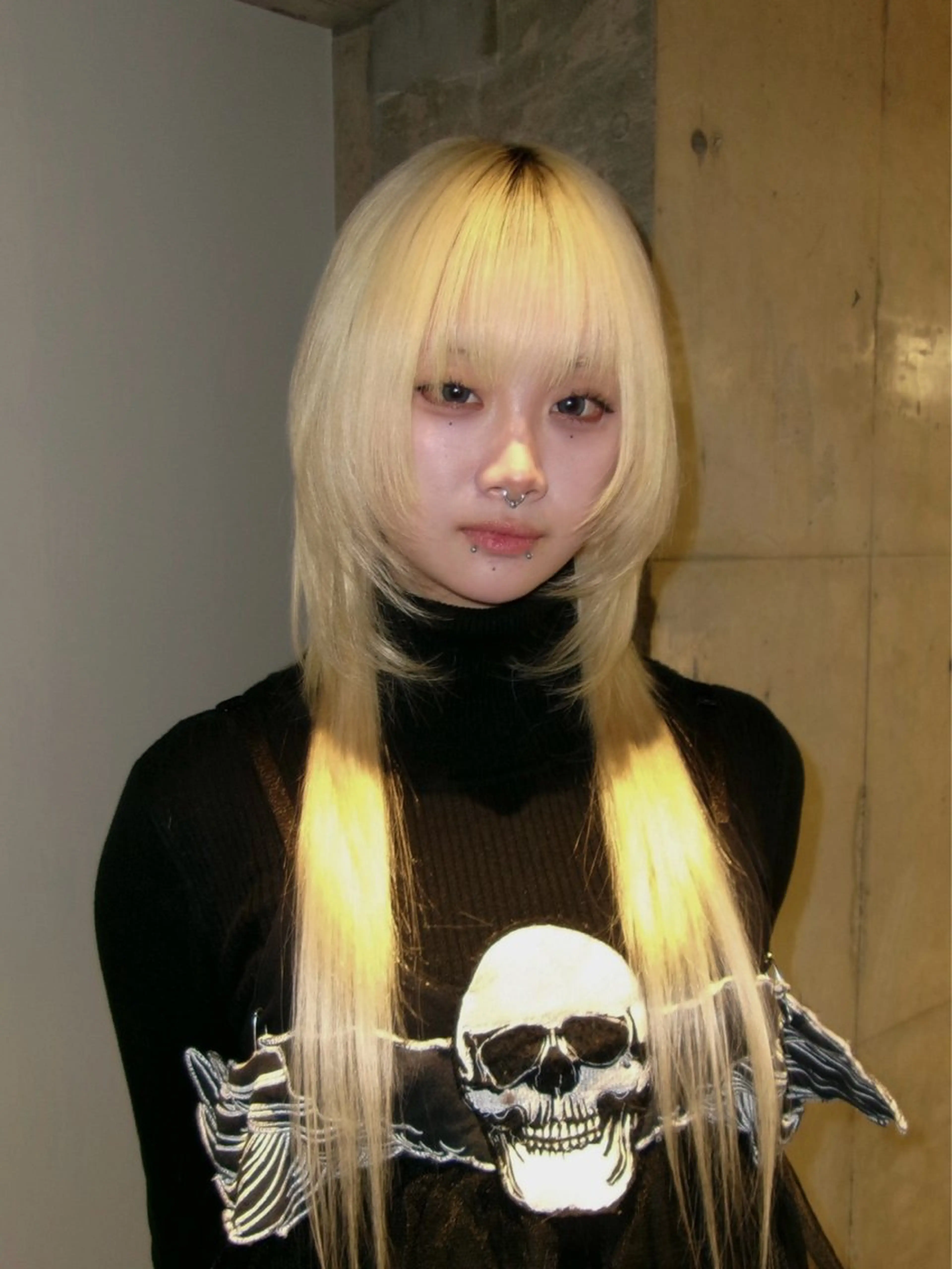 ロング カラー MIES ミナリのヘアスタイル