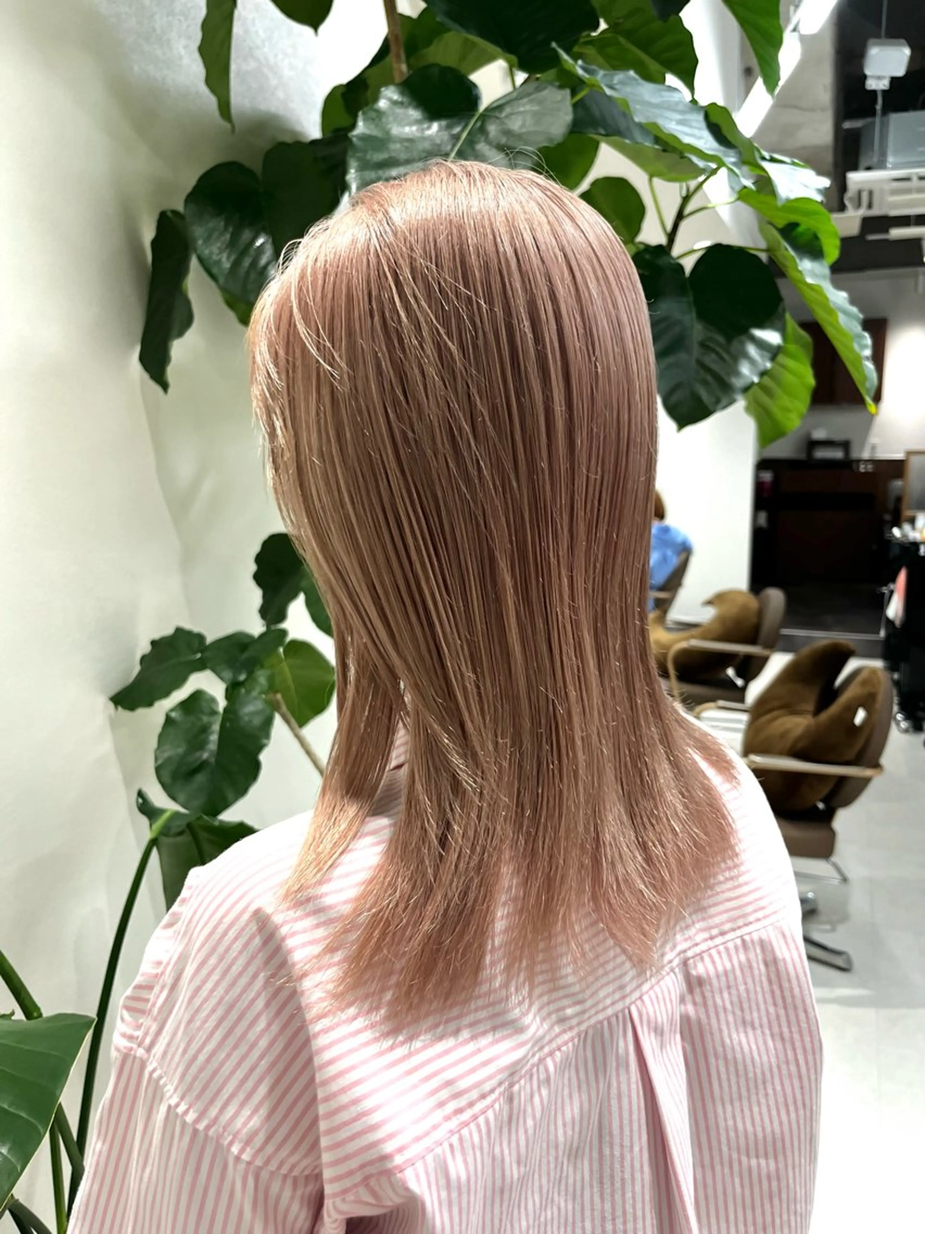 ミディアム カラー ベージュカラー ミルクティーベージュ レイヤーカット レイヤーカット/ブラ ウンカラー/河野凜のヘアスタイル