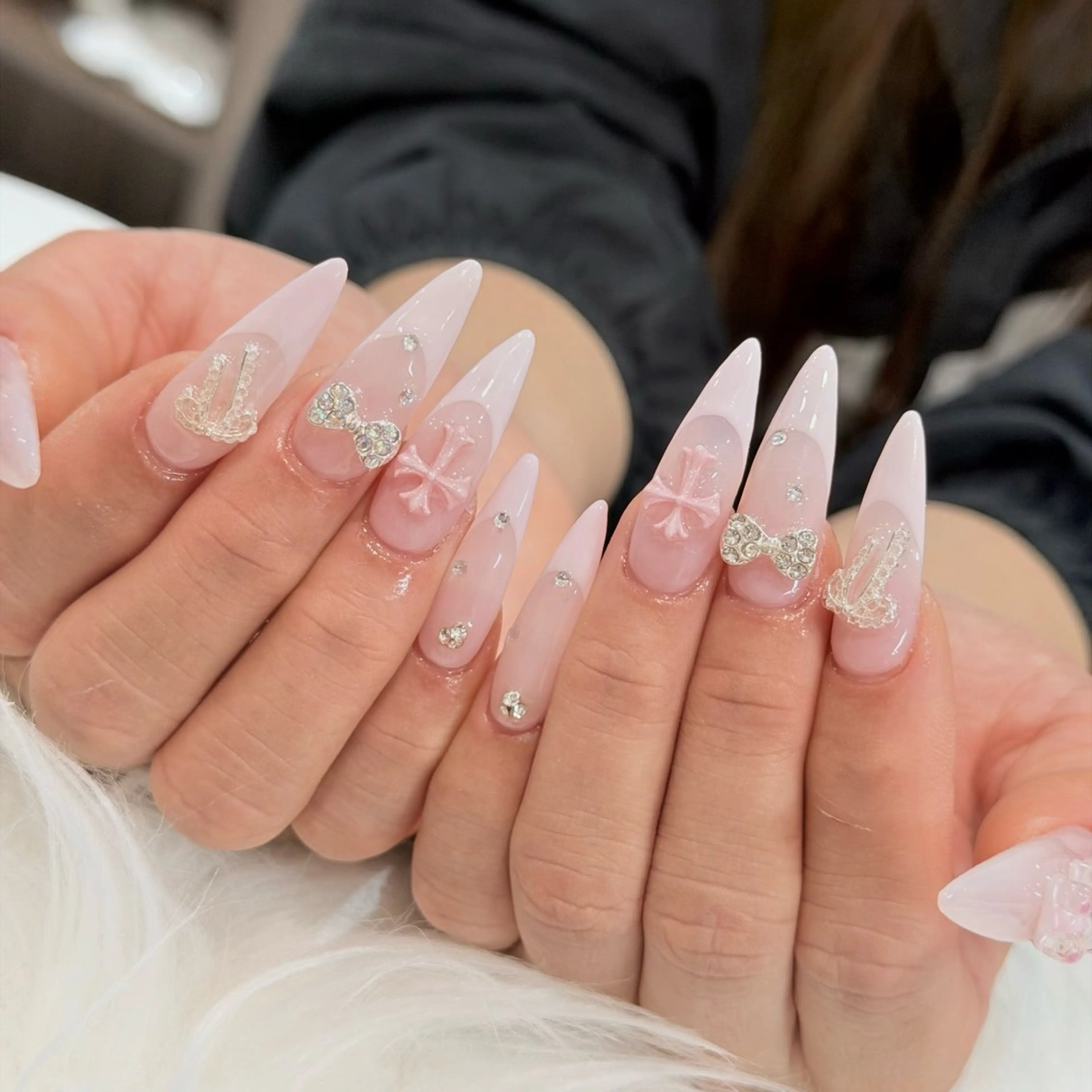 ネイル オーロラネイル フレンチネイル ジェルネイル グラデーション 韓国ネイル ハンドネイル Luci Nailのネイルデザイン