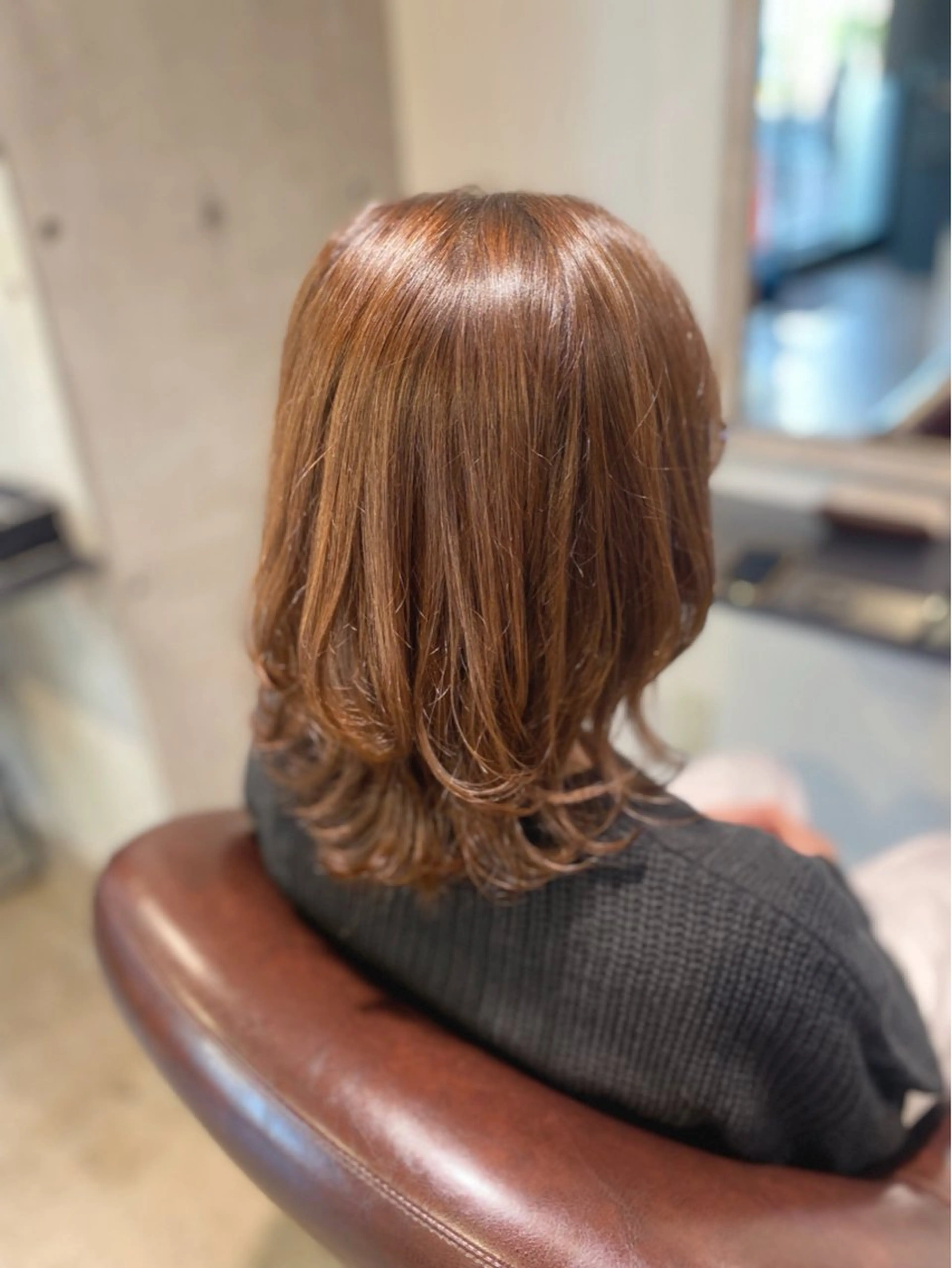 ミディアム 根本 真奈のヘアスタイル