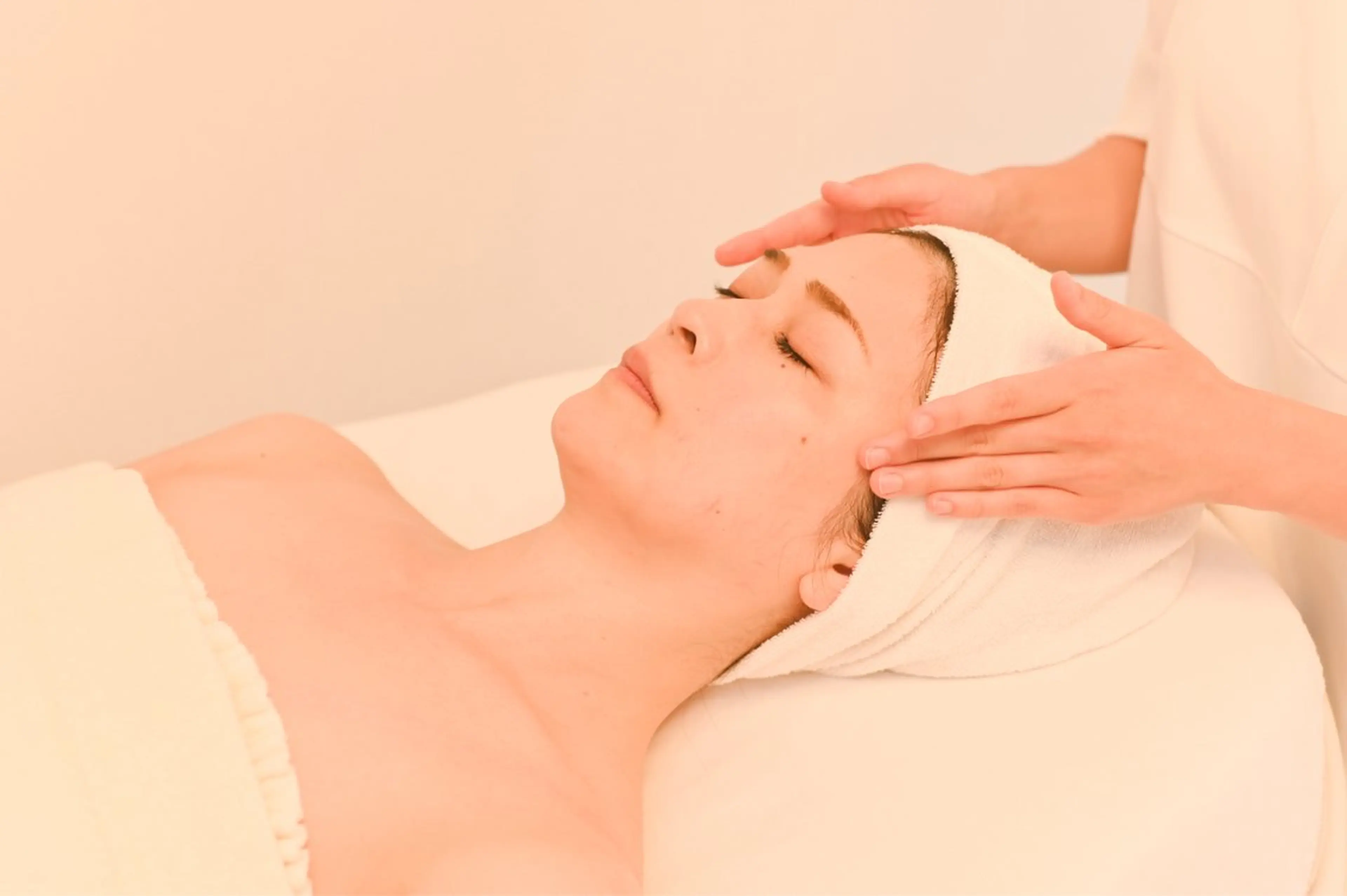 【シワ・たるみケア】ハリ・小ジワが気になる方への写真