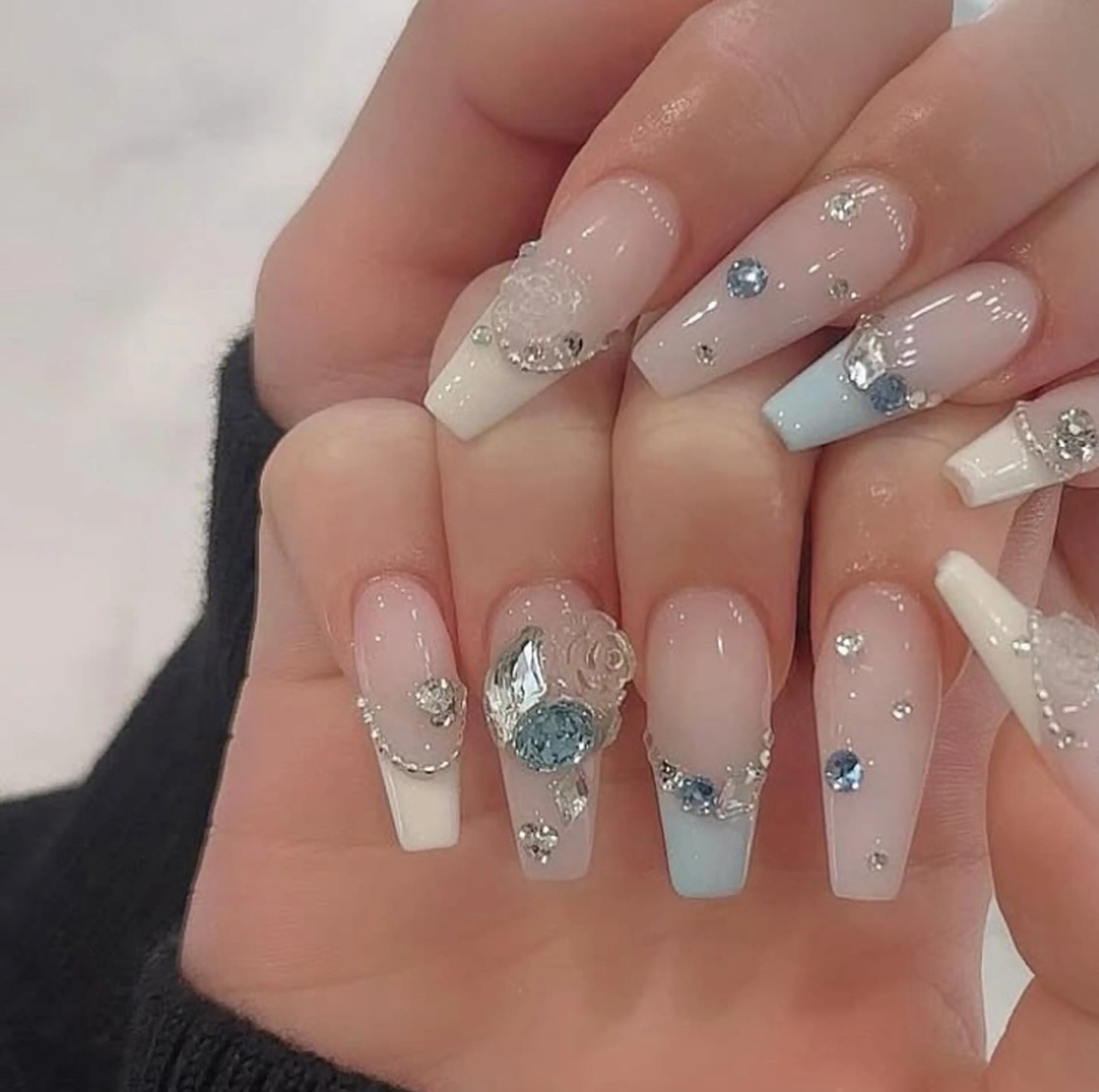 ネイル アートネイル フラワーネイル フレンチネイル ジェルネイル グラデーション ハンドネイル Ryu Nail NekoChanのネイルデザイン