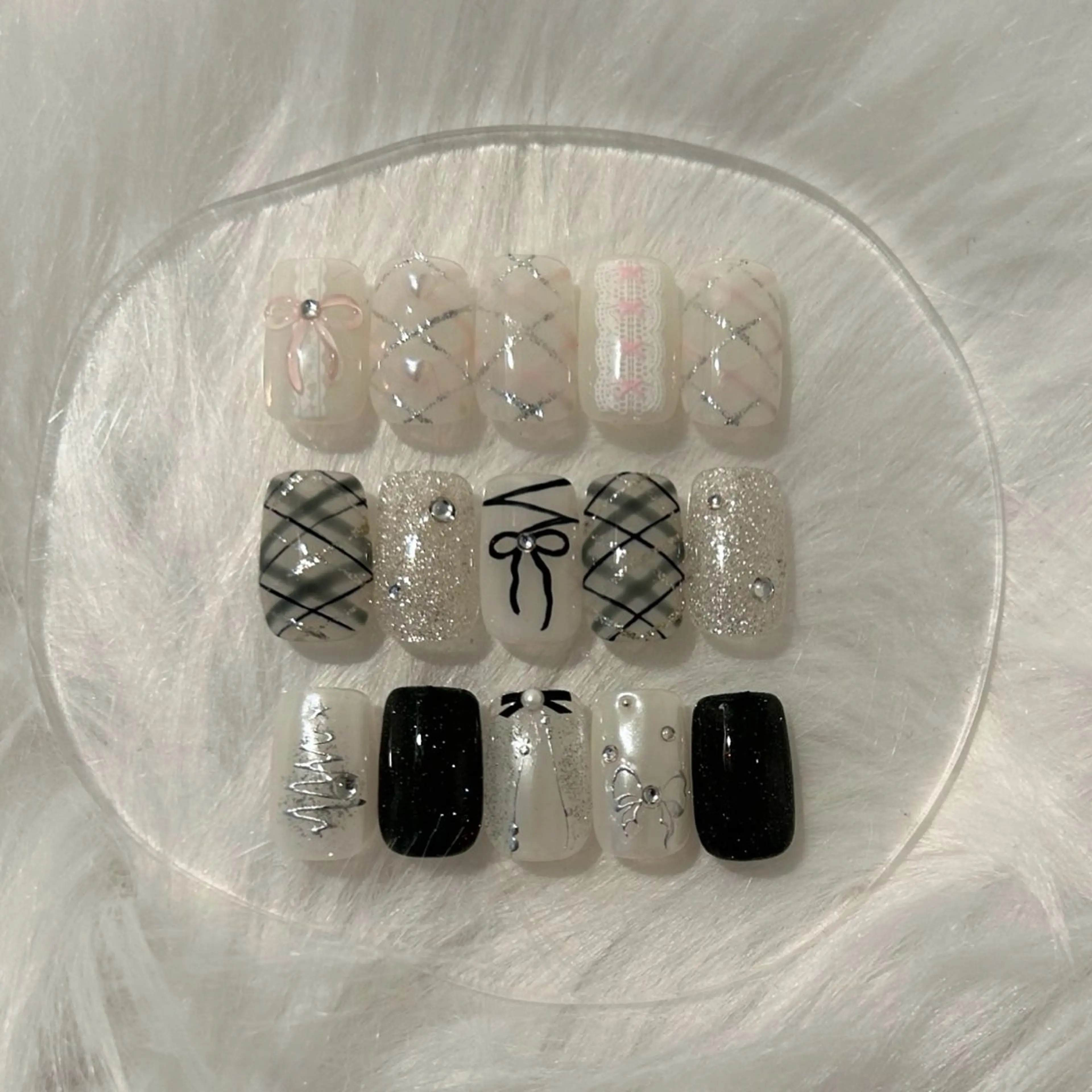 ネイル 成人式 フレンチネイル ガーリー キラキラネイル 韓国ネイル ハンドネイル ハンドケア lyly.nail所属・lylynail YUUKAのネイルデザイン