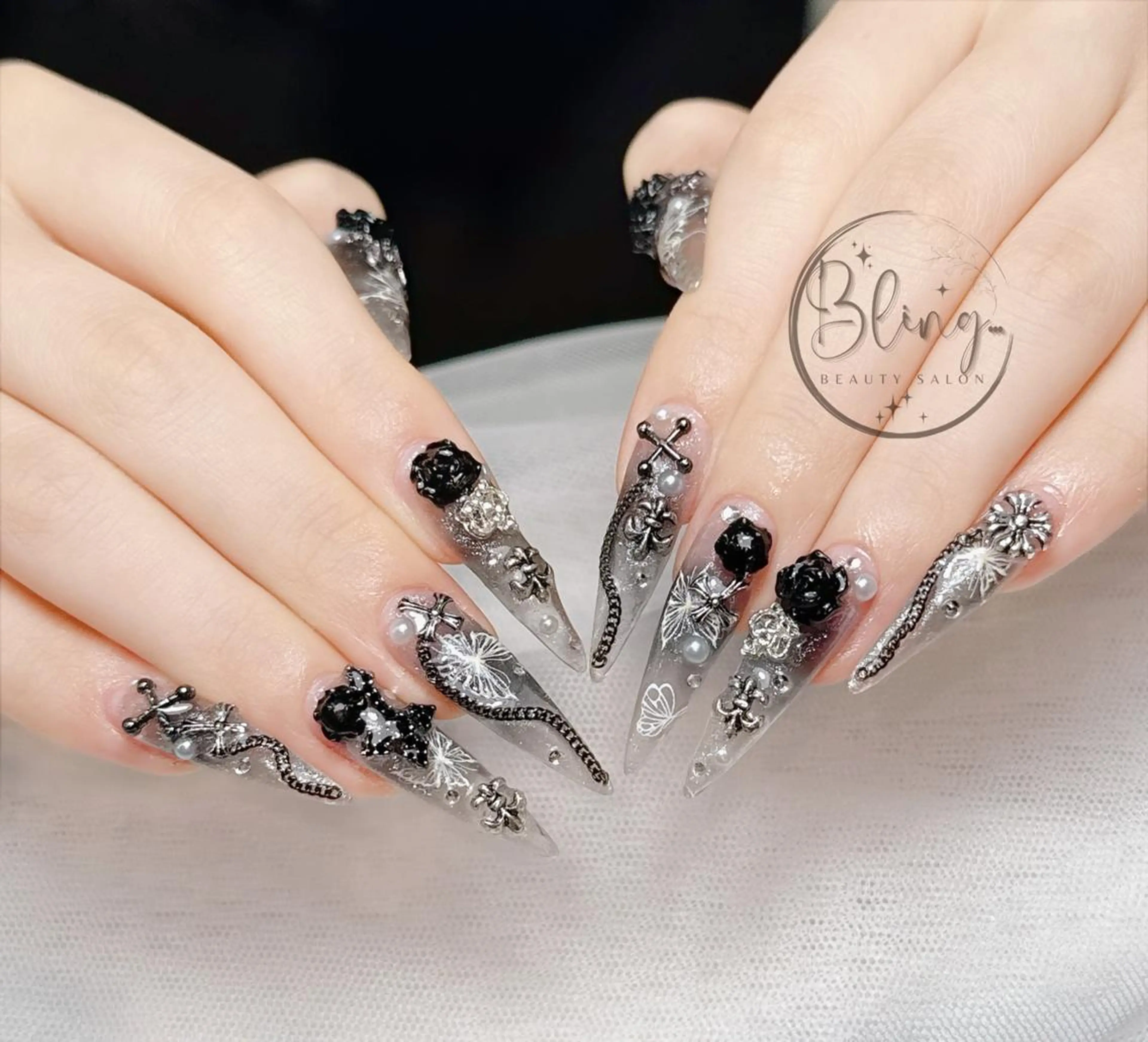 ロング パーマ 韓国風ヘア ハンドネイル 高橋 ユキのネイルデザイン