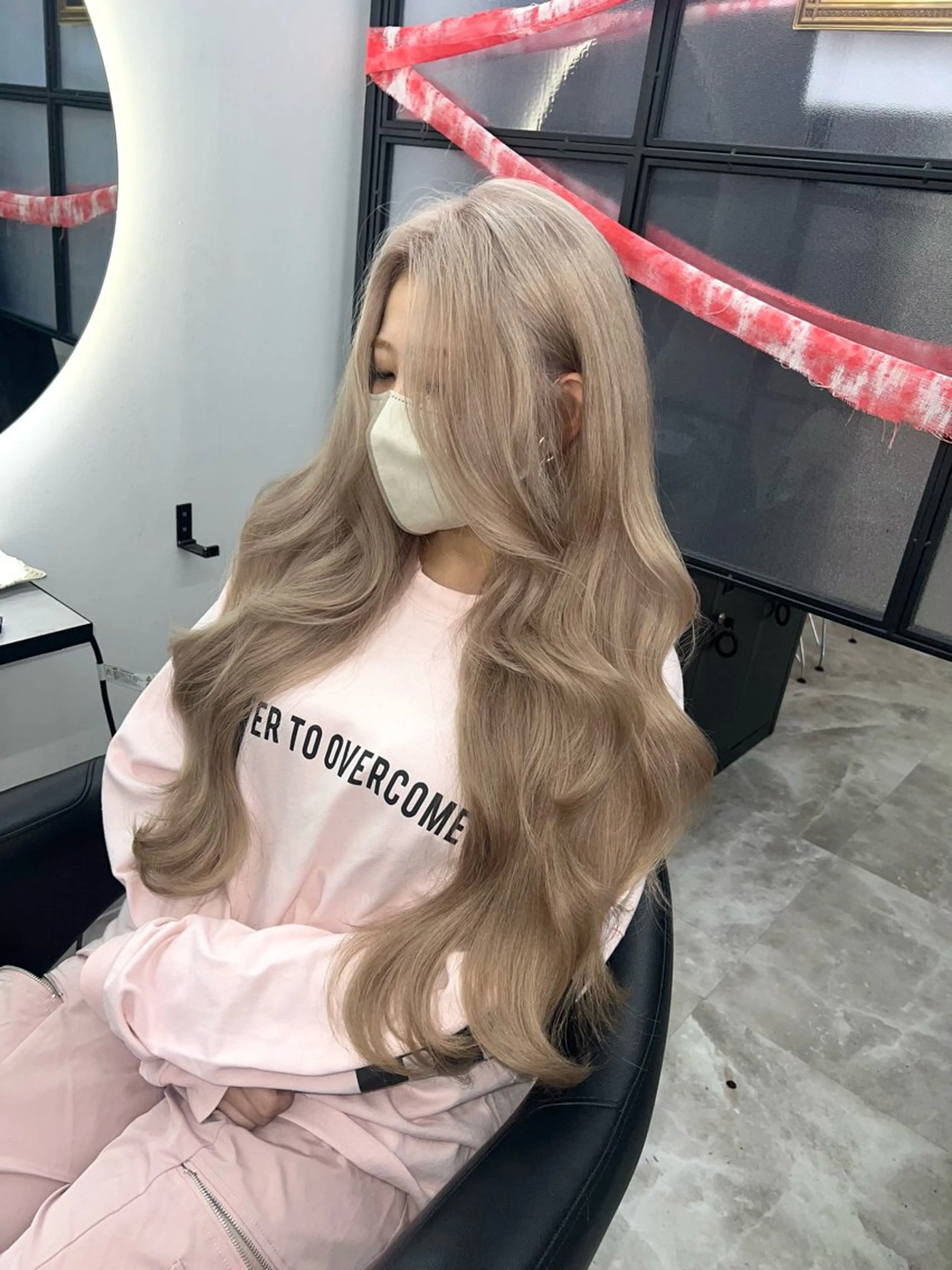 ロング カラー ベージュカラー ホワイトベージュ レイヤーカット Uno. 本気で ヘアに悩む方へ✨のヘアスタイル