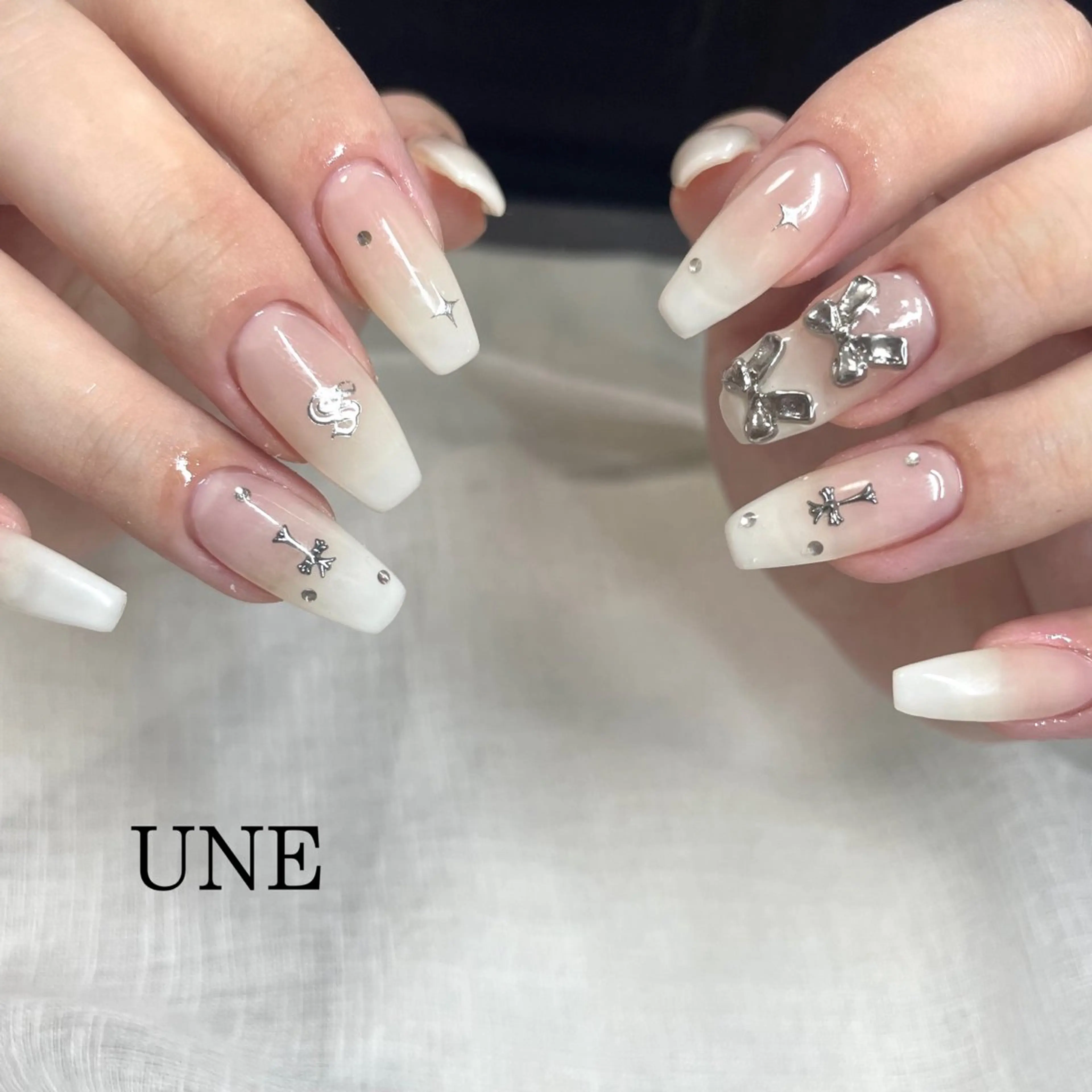ネイル グラデーション ワンホンネイル UNE.【ユヌ】 Jr.NANAのネイルデザイン