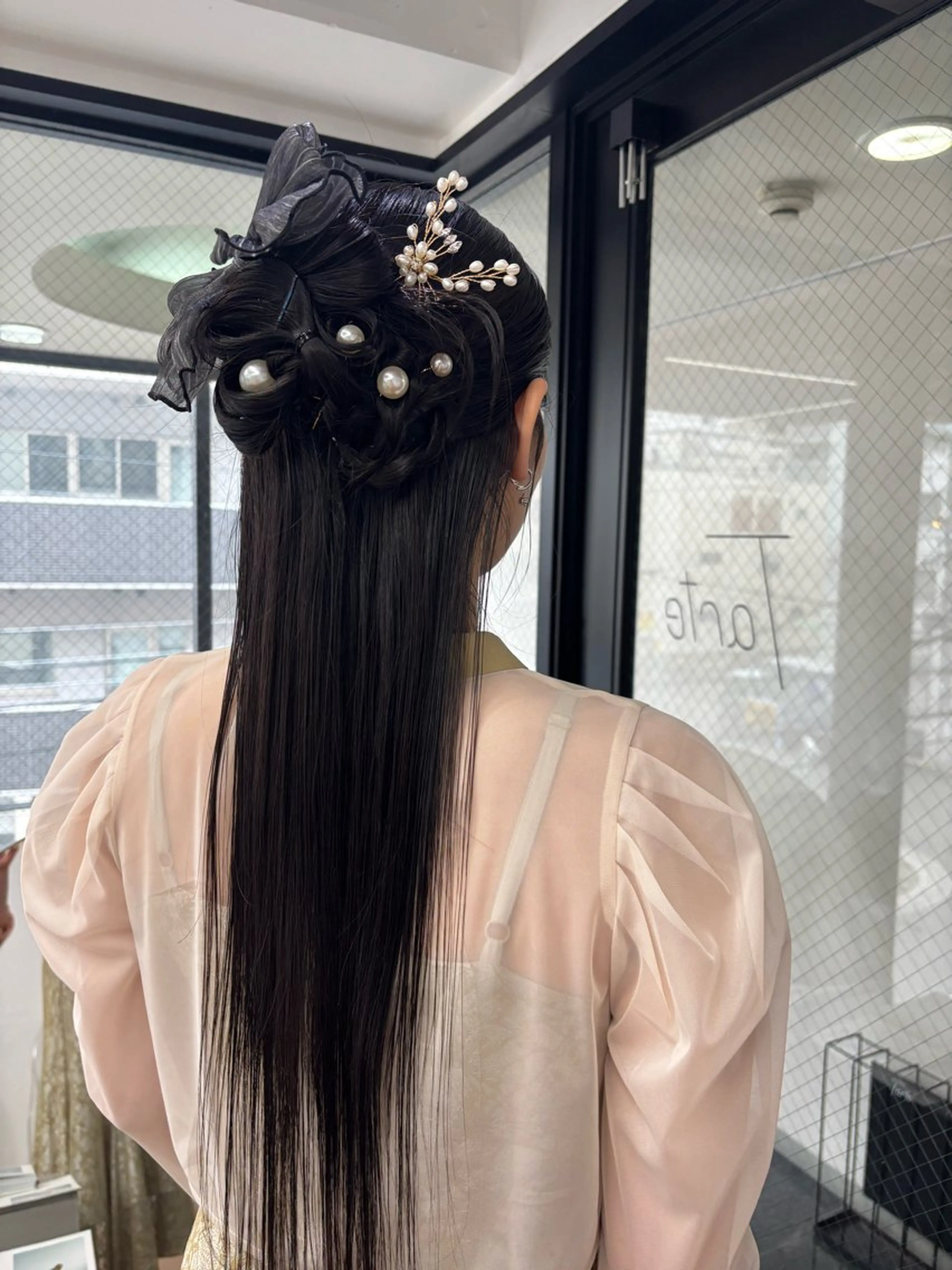 ロング ヘアアレンジ ハーフアップ ヘアセット 柔らかストレートと ツヤカラー/和田陽向のヘアスタイル