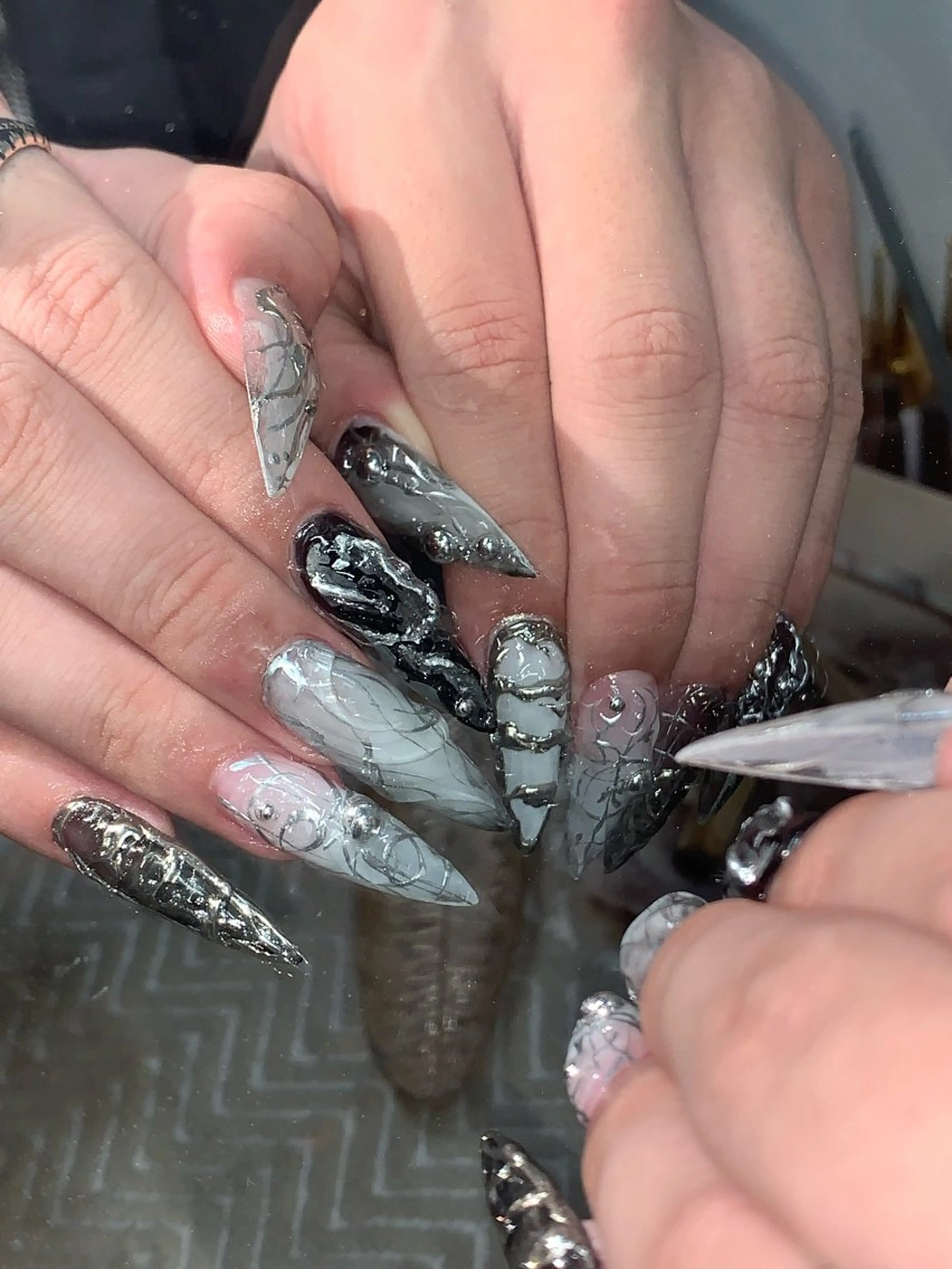 ネイル ハンドネイル NES NAIL所属・さゆり￤推しキャラ ￤ロングネイル🩷のネイルデザイン