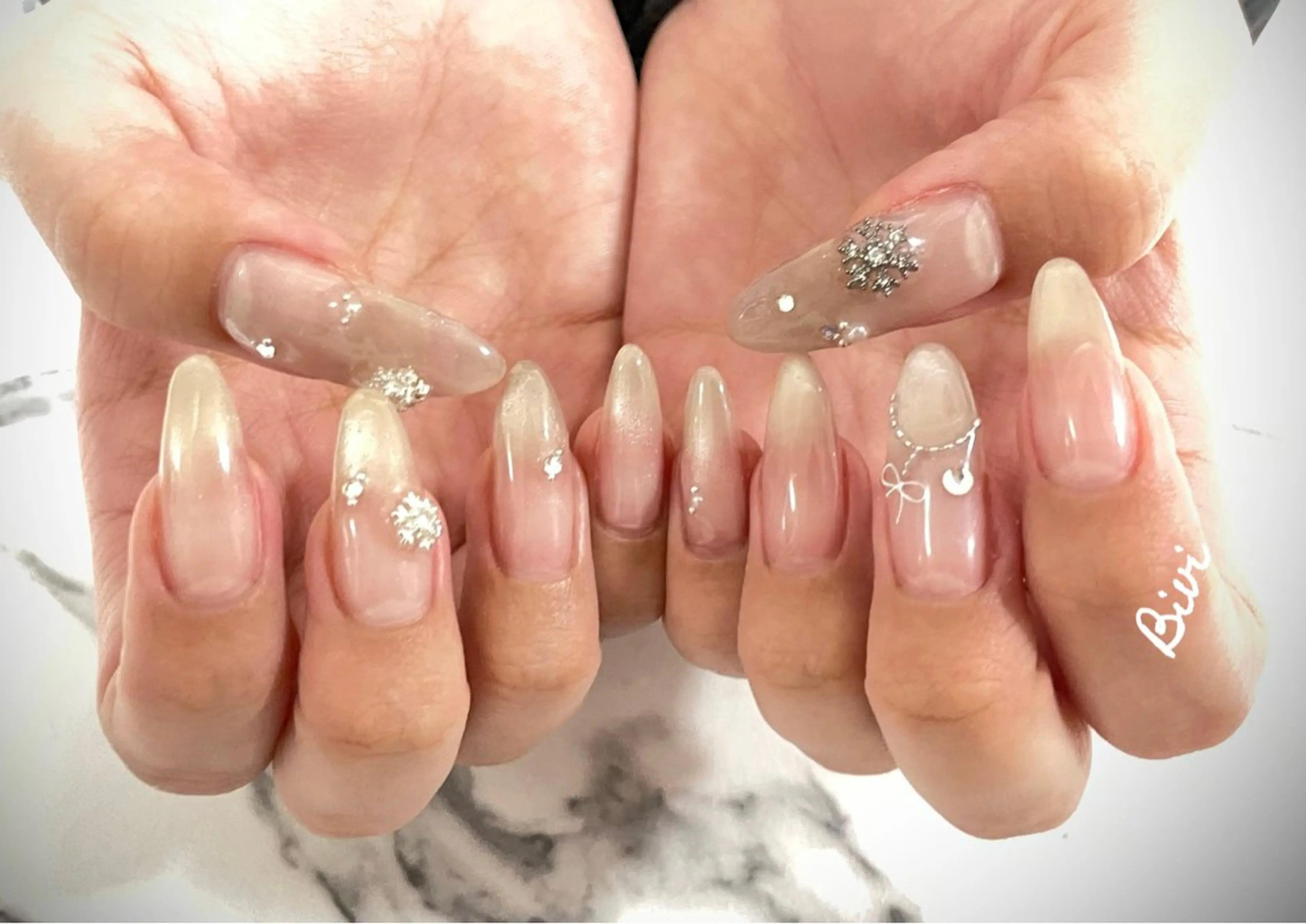 ネイル アートネイル フラッシュネイル ラメ(グリッター) シルバー スクエアネイル ハンドネイル ハンドケア ♡Bivi♡自爪に 優しいネイルサロンのネイルデザイン