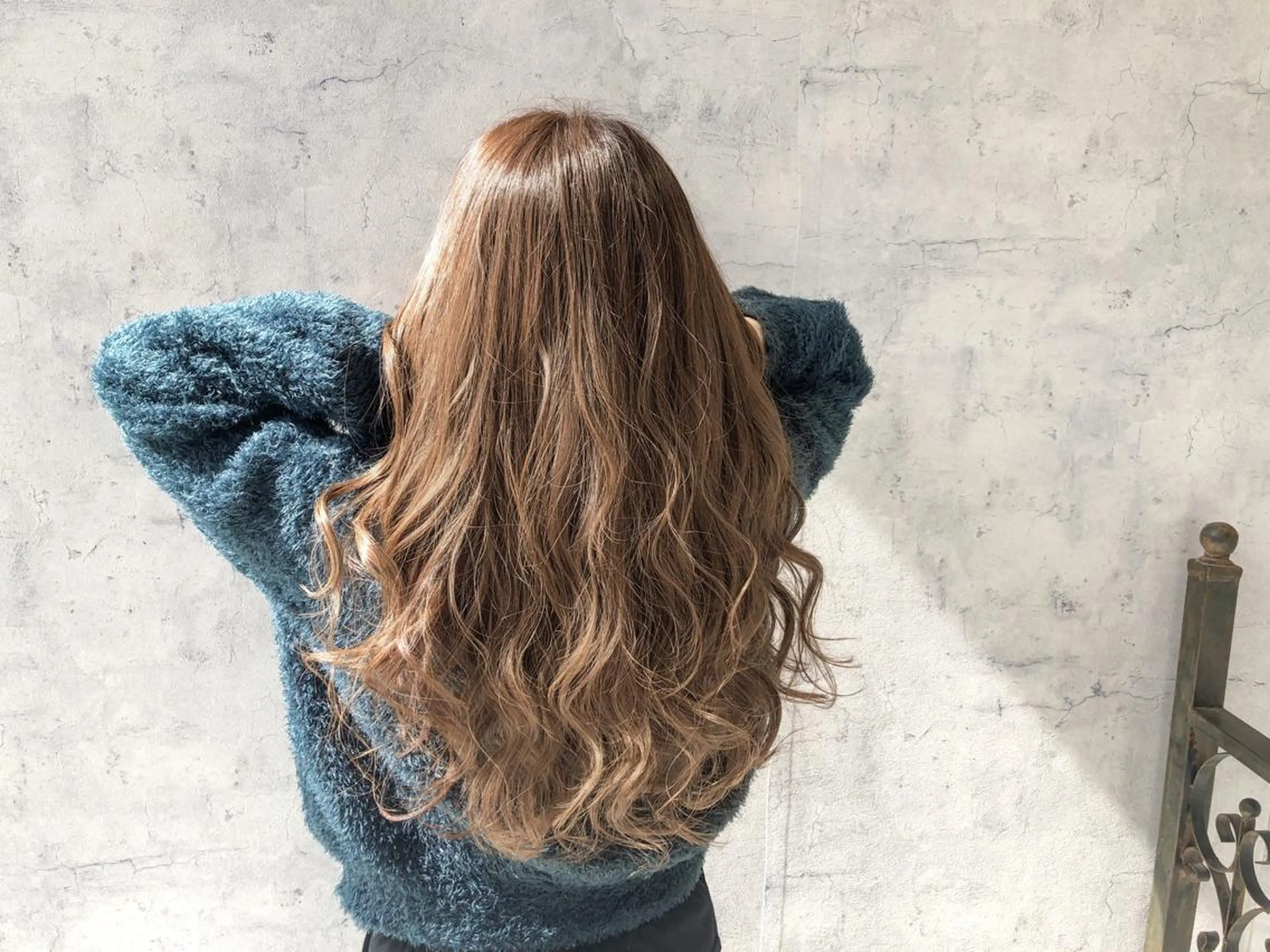 ロング カラー ベージュカラー ミルクティーベージュ カット パーマ salowin郡山所属・佐藤 結花のヘアスタイル