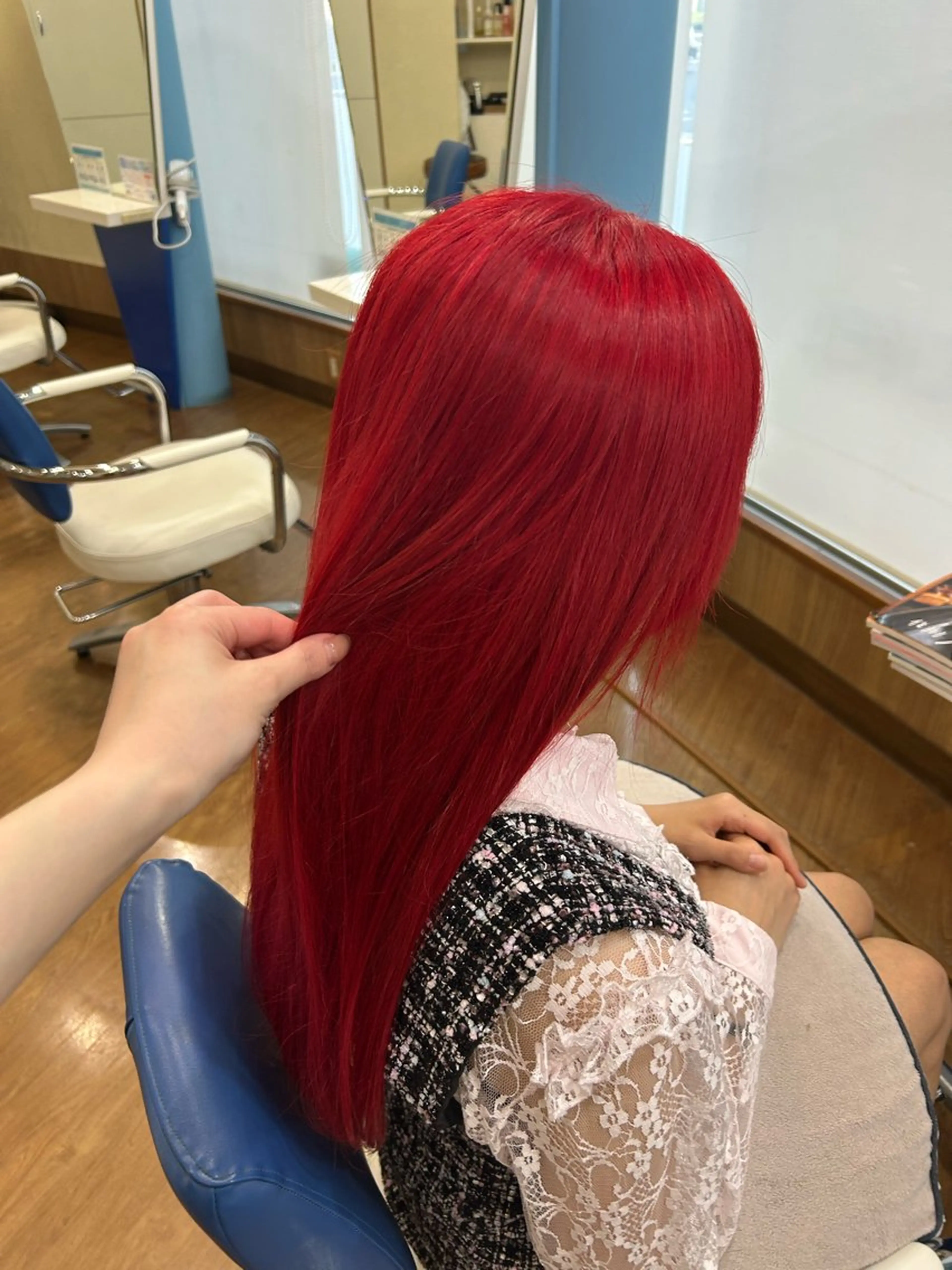 ロング カラー 武井 哉子のヘアスタイル