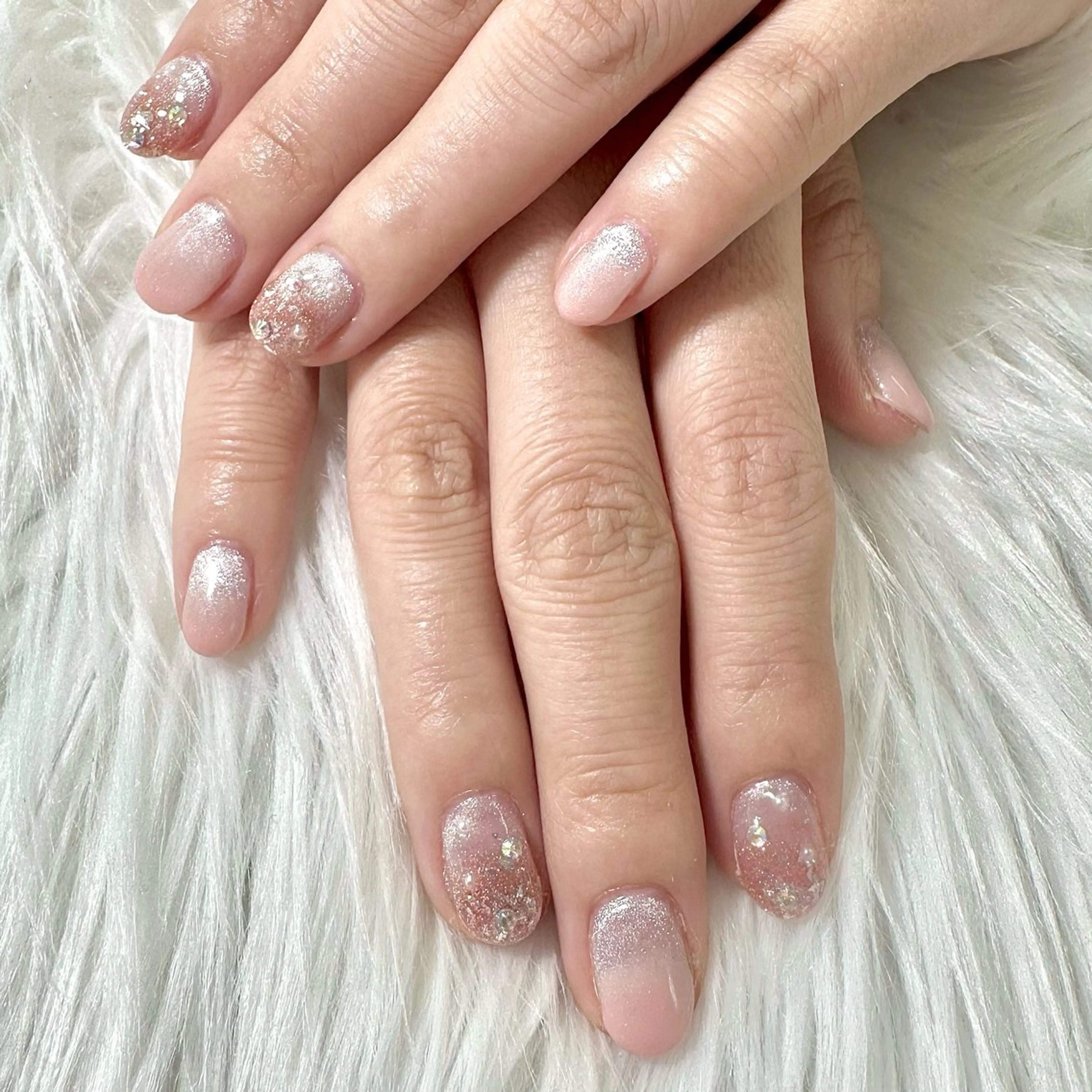 ネイル グラデーション キラキラネイル ラメ(グリッター) ラメグラデーション マグネットネイル ハンドネイル 日野店スタッフ Reina.Sのネイルデザイン