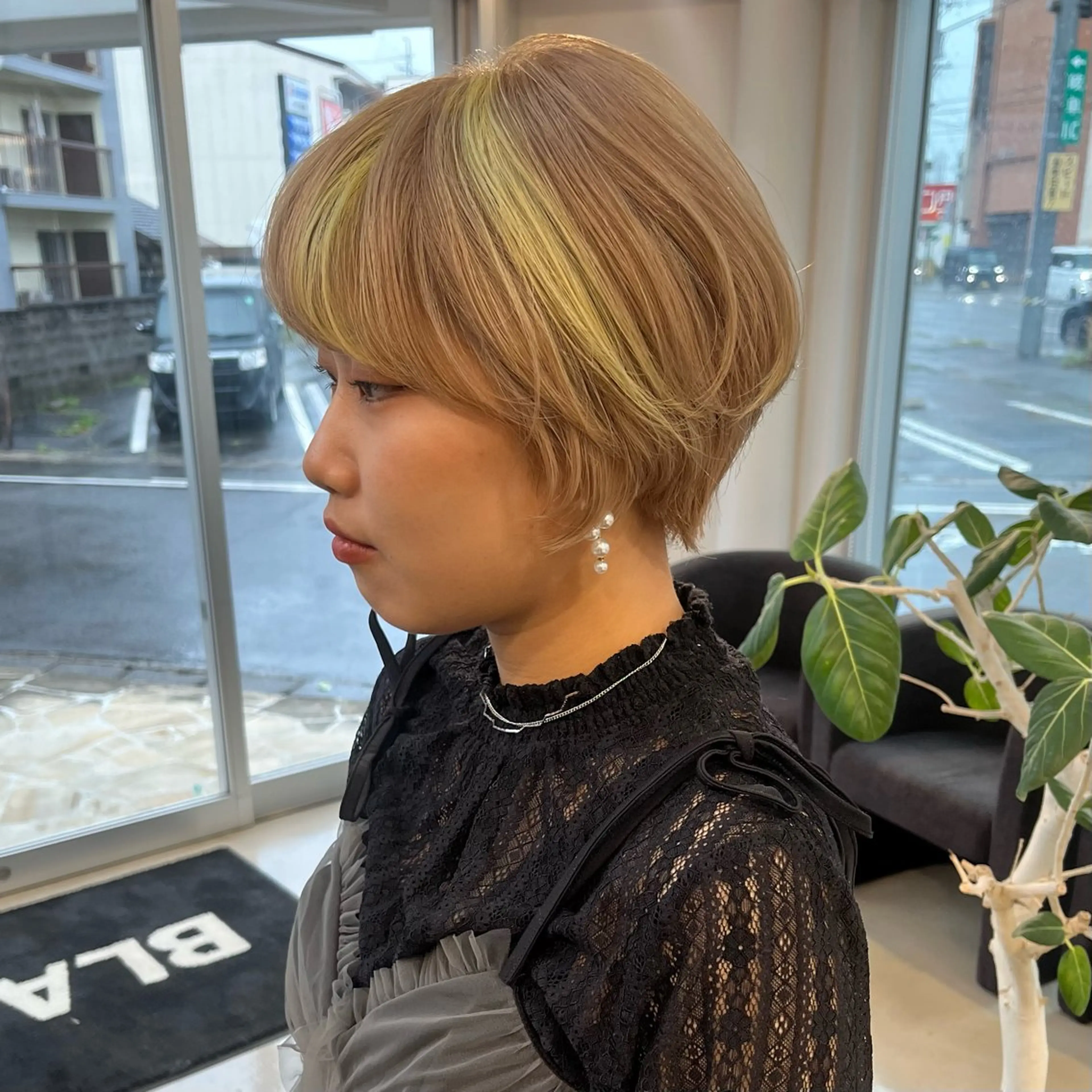 ショート カラー パーマ/ハイトーン/ レイヤー/伊藤萌のヘアスタイル