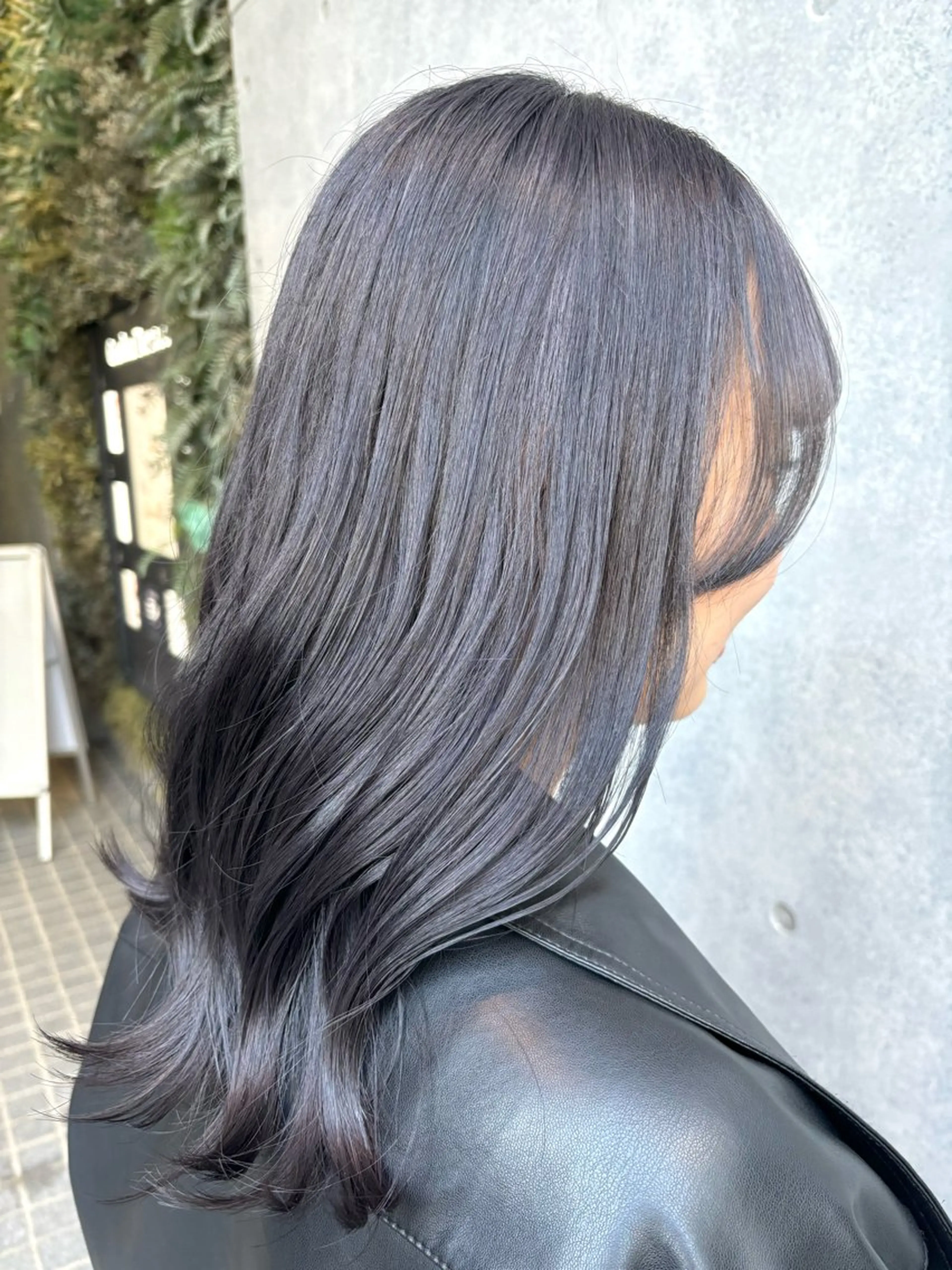 セミロング カラー ヘアカラー 一目惚れ艶ハイトーン バンド/しほのヘアスタイル