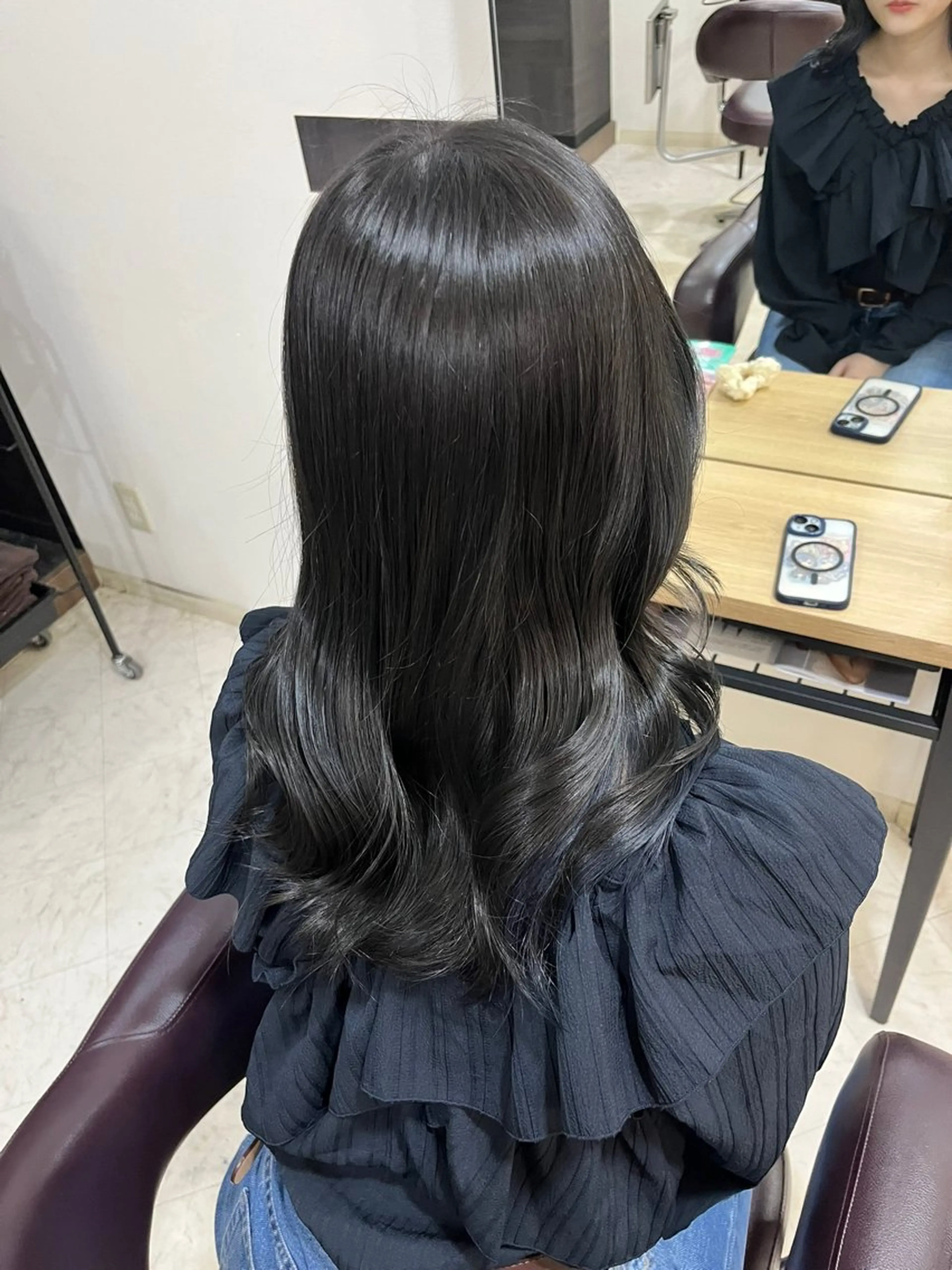 セミロング カラー 黒髪 ブルーカラー ブルーブラック ヘアカラー ハイトーンカラー🎀 はなえのヘアスタイル