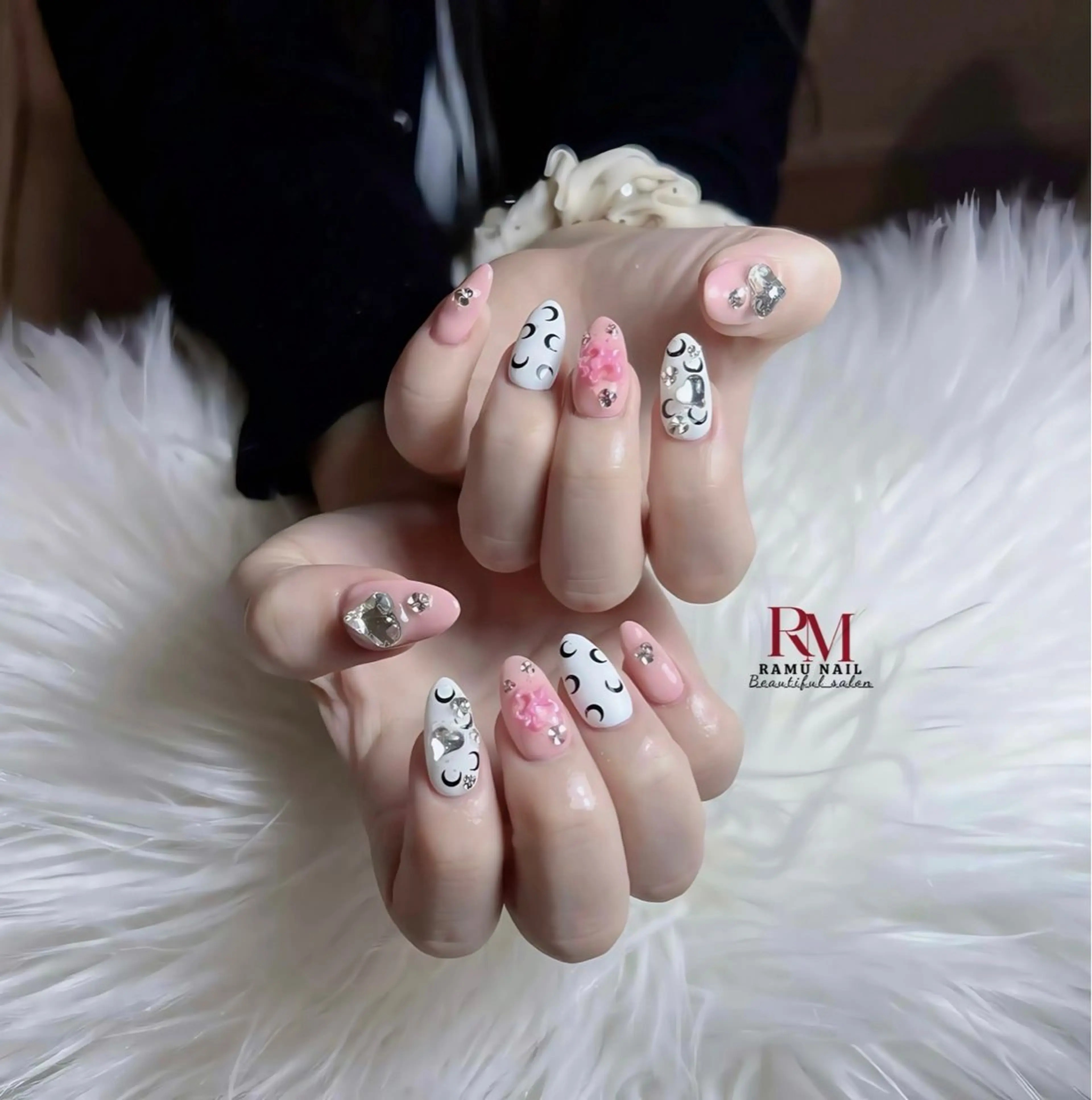 ネイル キラキラネイル マグネットネイル ミラーネイル ピンク ワンホンネイル ハンドネイル RAMU Nail 恵比寿店のネイルデザイン