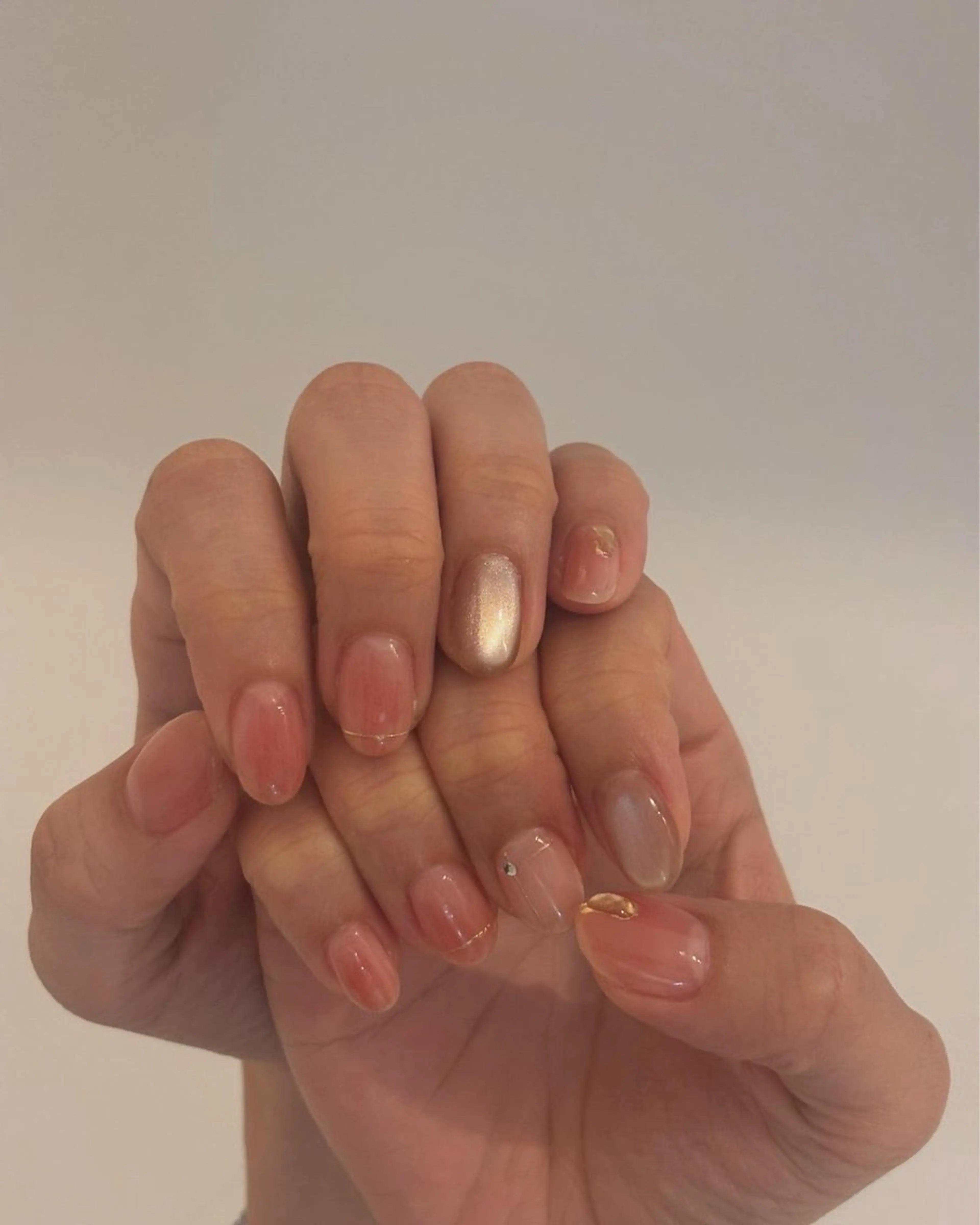 ネイル ゴールド ピンク ハンドネイル Elio 国泰寺のネイルデザイン