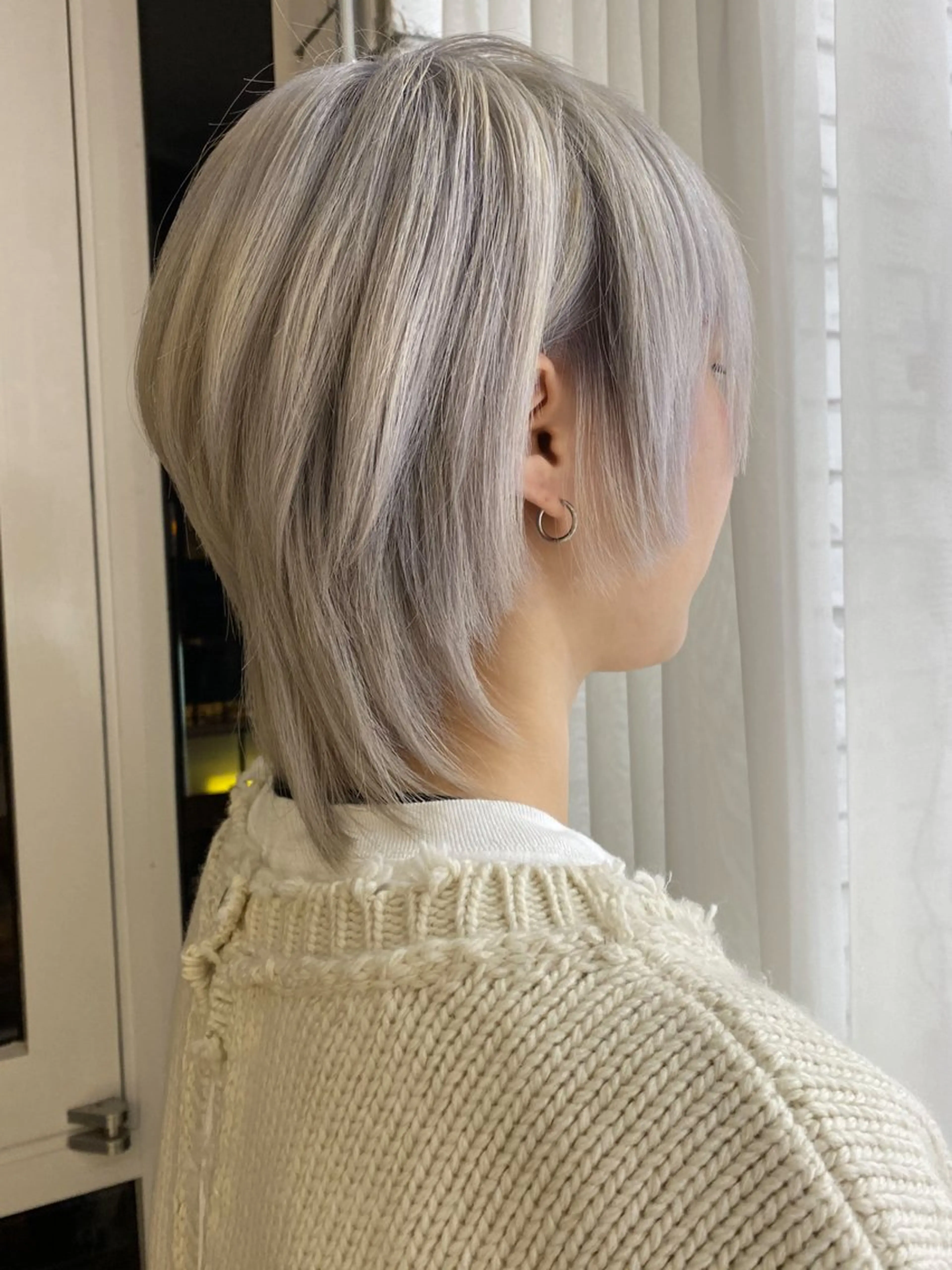 ショート カラー ブリーチ ケアブリーチ ダブルカラー シルバー ホワイトシルバー ヘアカラー トリートメント welring hair salonのヘアスタイル