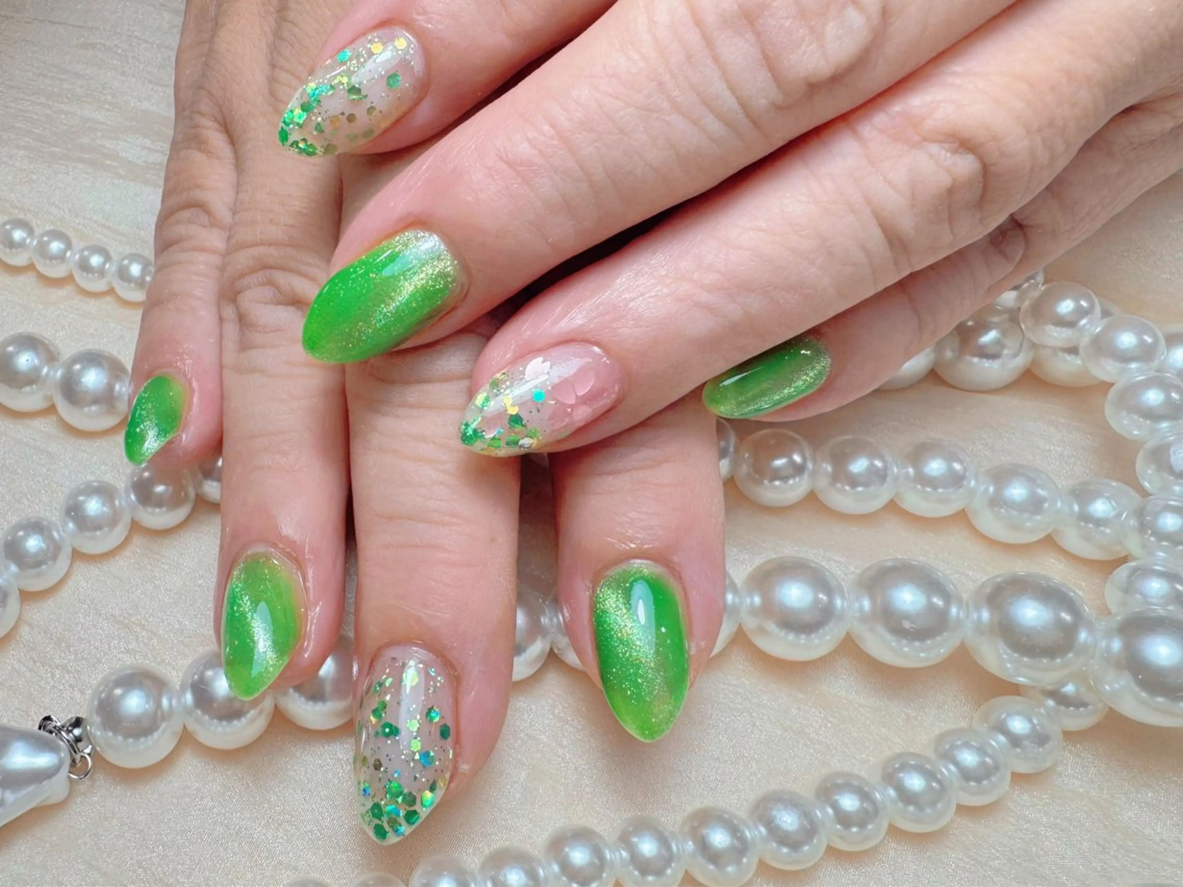 ネイル ハンドネイル マジックミラー所属・マジック ミラーのネイルデザイン