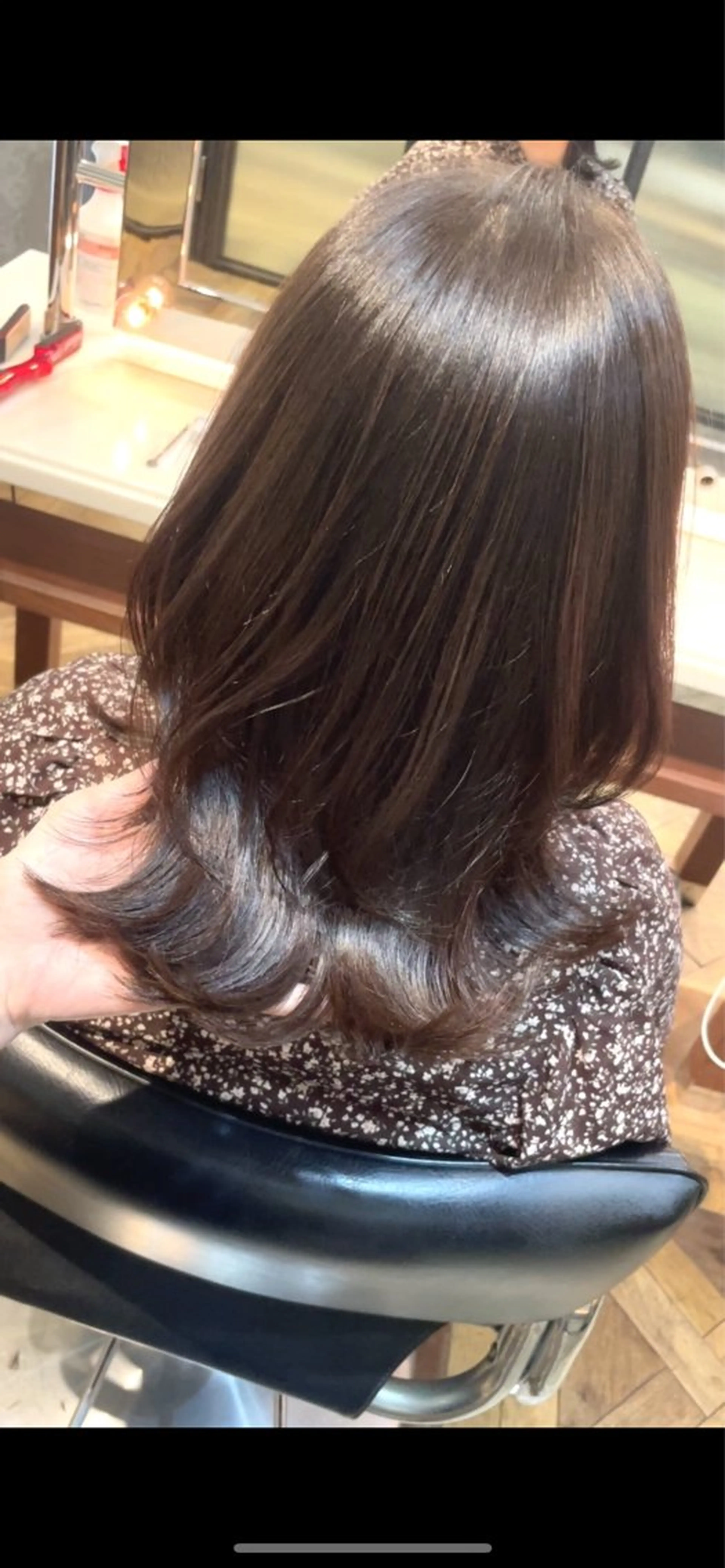 ミディアム カラー ブラウンカラー オリーブブラウン レイヤーカット カット ヘアカラー トリートメント ご新規様限定 透明感カラーKANAのヘアスタイル