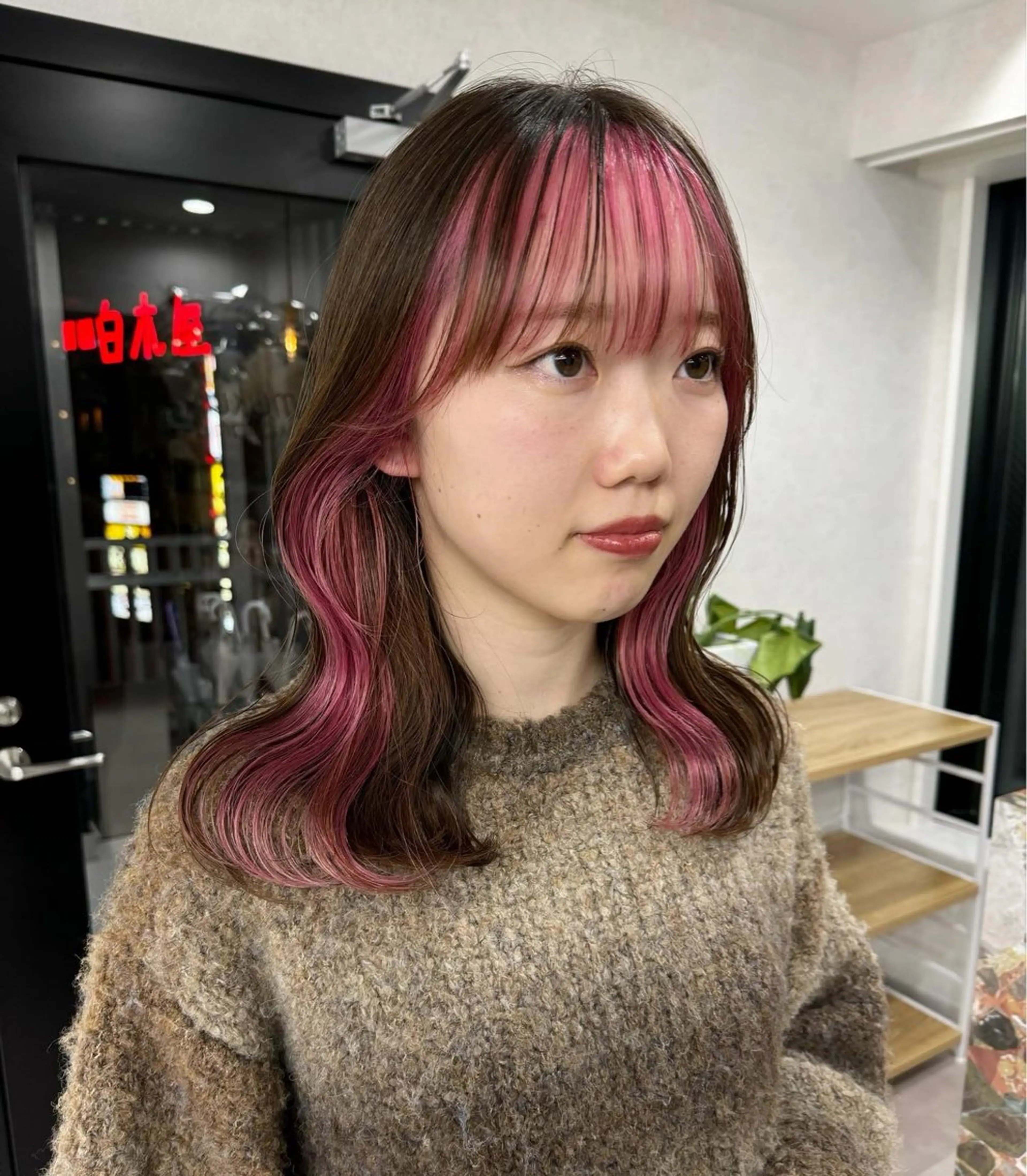 セミロング ハイトーンイヤ リングカラー清水隆央のヘアスタイル