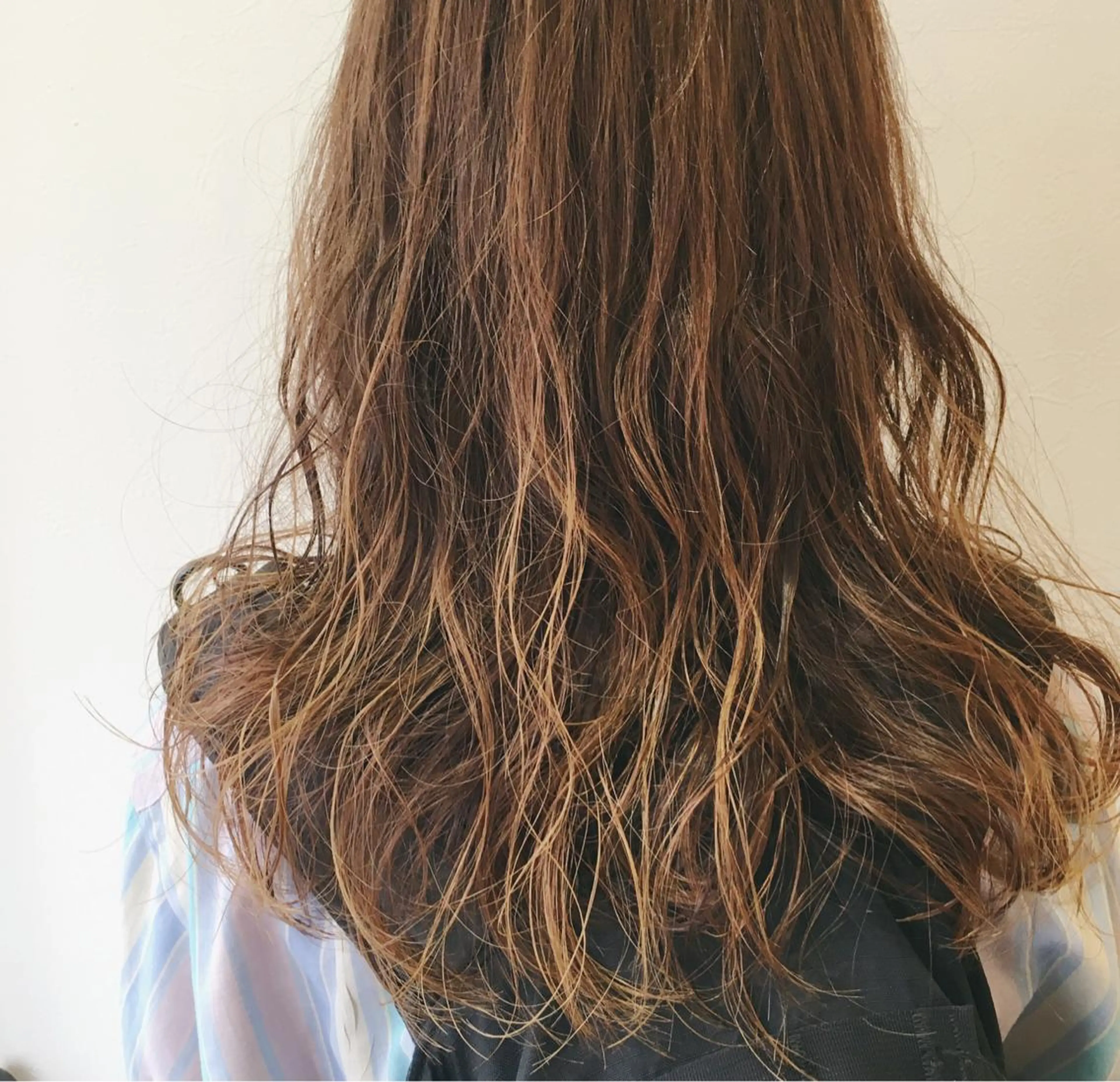 ミディアム セミロング パーマ ミディアムパーマ セミロングパーマ ニュアンスパーマ yuki hair所属・yuki watanabeのヘアスタイル