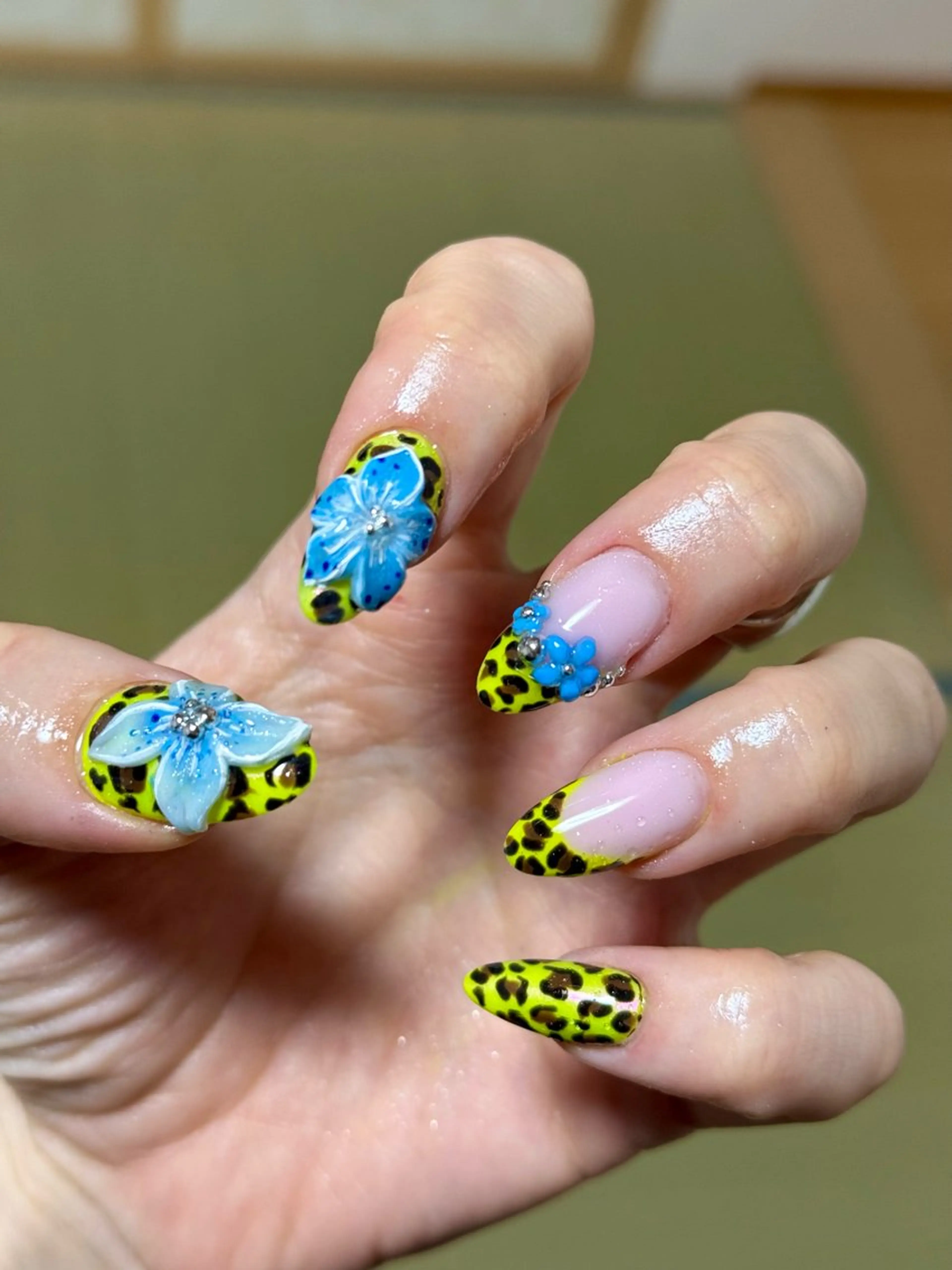 ミディアム クッキー ネイルズのネイルデザイン