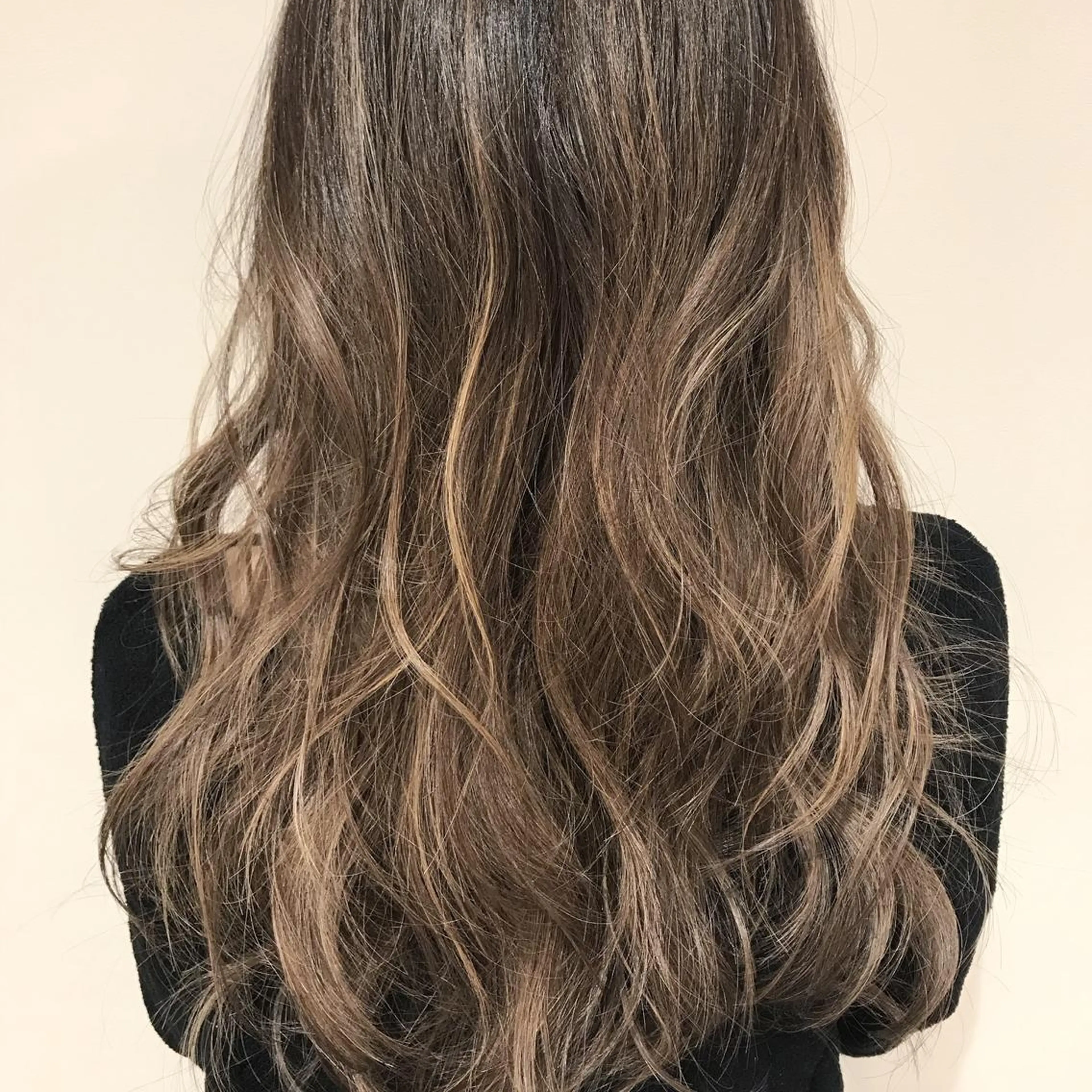 ロング カラー メンズ メンズブリーチ メンズハイライト ブリーチ グラデーションカラー ハイライトカラー AMI Hair  supply所属・髪質改善カラー韓国風 レイヤーtudaのヘアスタイル