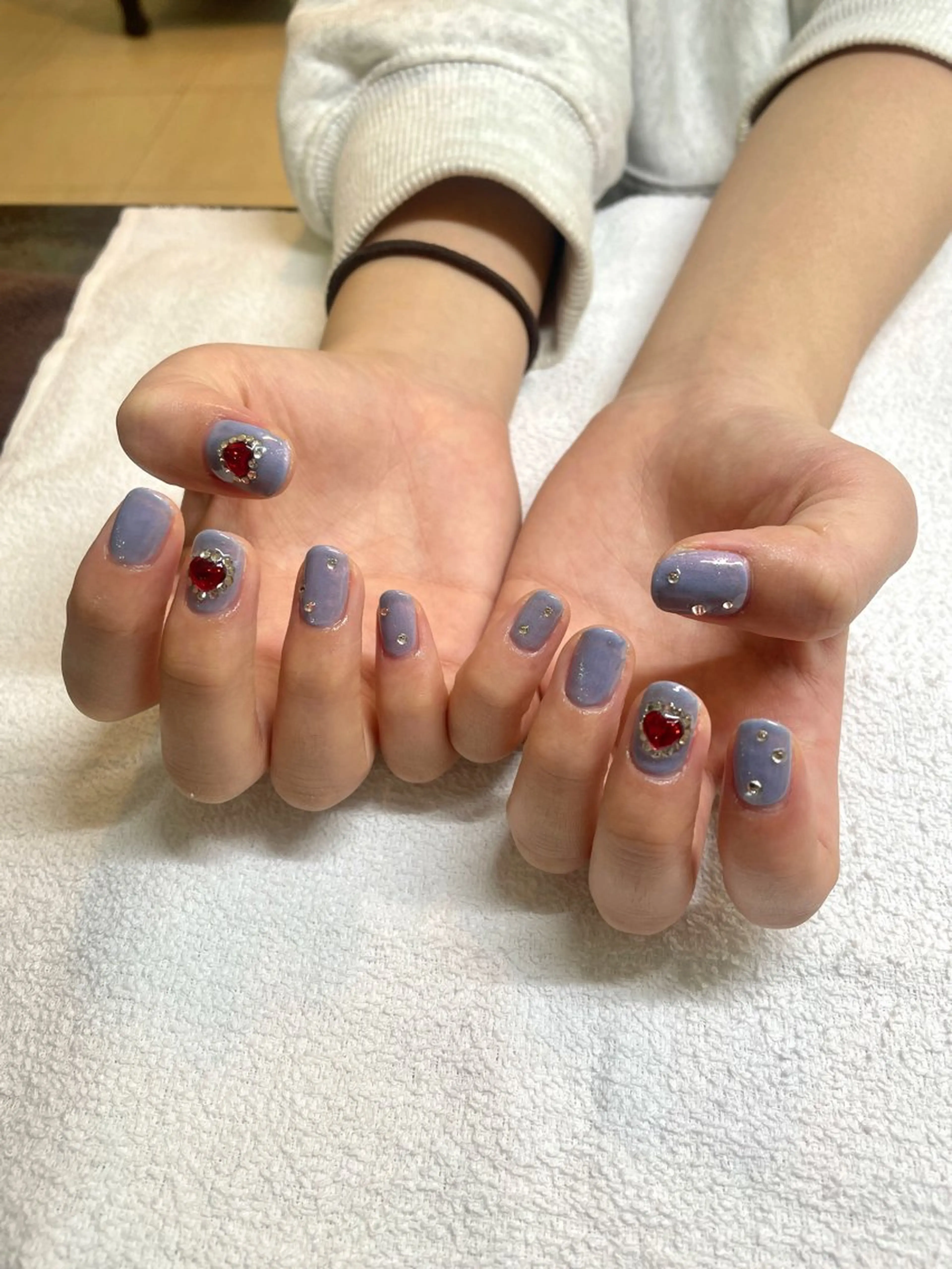 ネイル ブルー キラキラネイル ハンドネイル 菊池 菜月のヘアスタイル